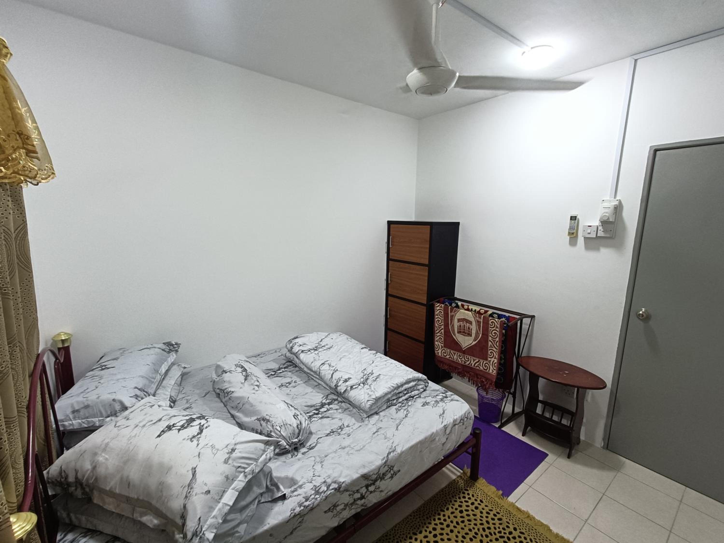 Three-Bedroom House photo 2