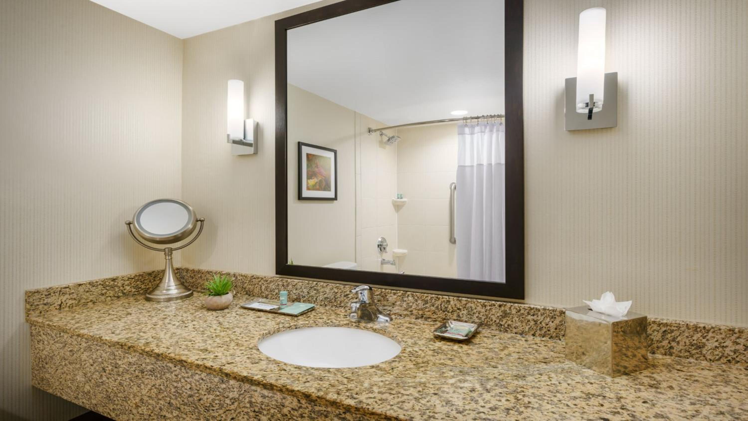 Standard King Room - Photo 4
