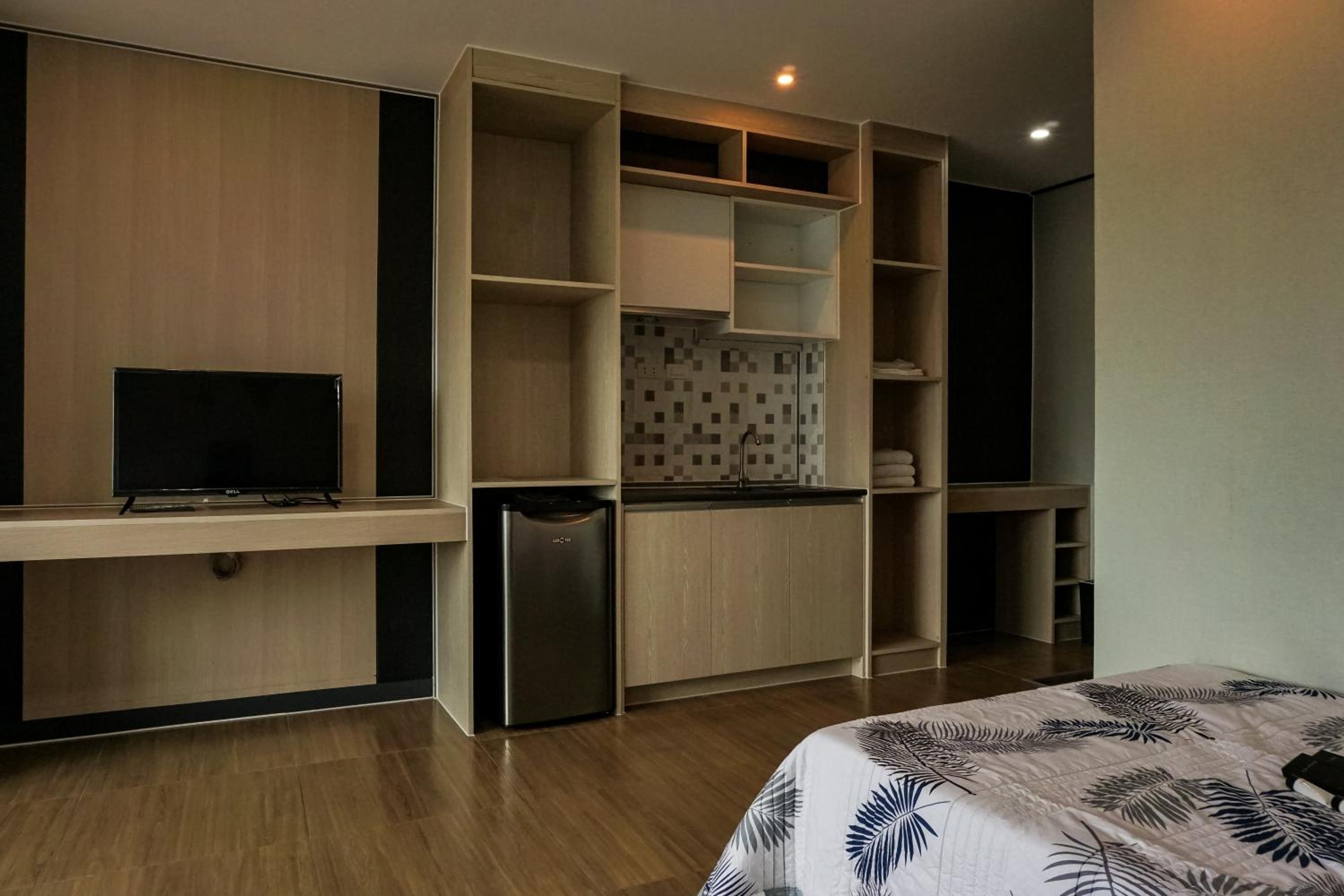 Deluxe Family Suite - Photo 4
