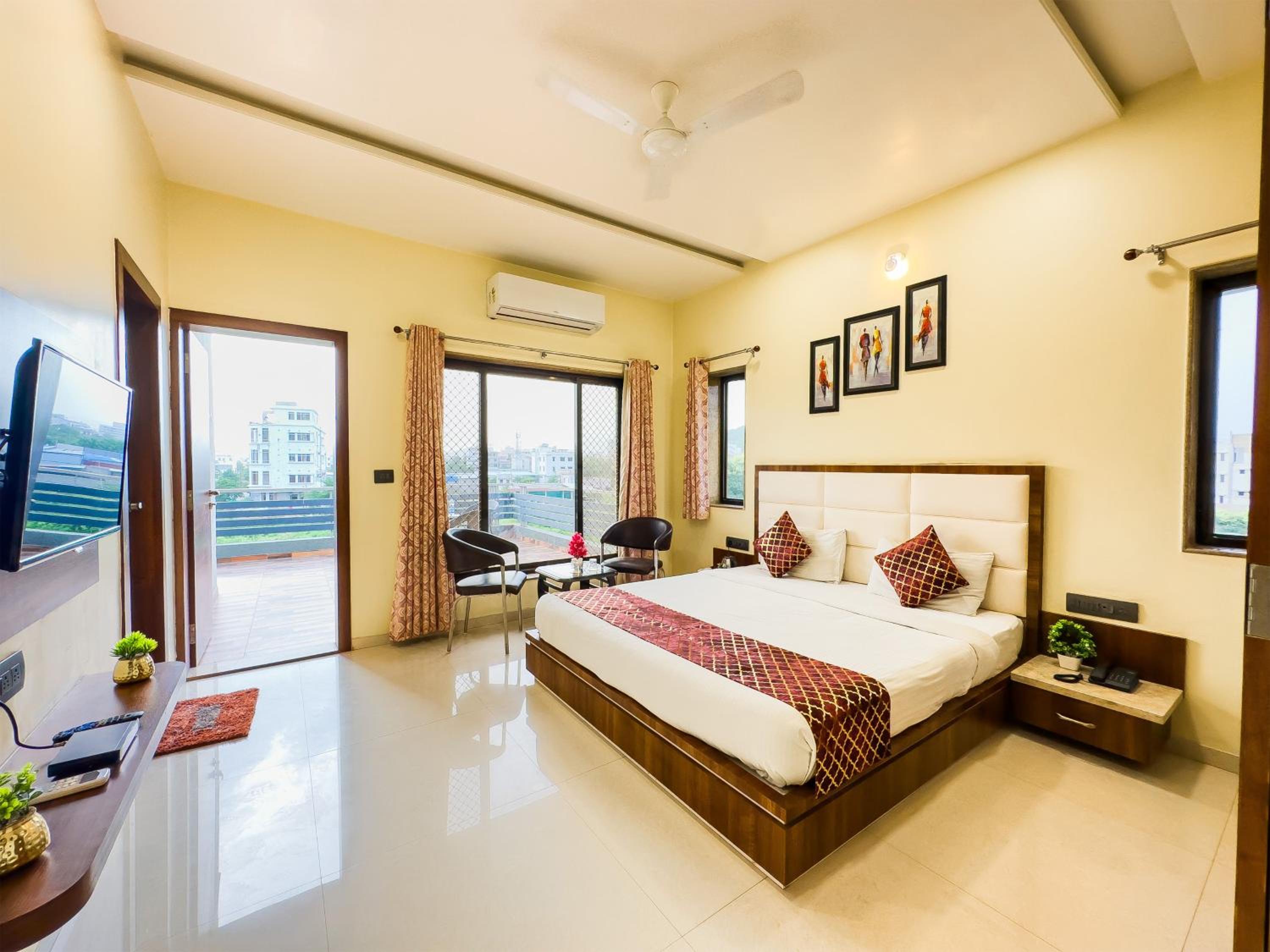 King Room With Balcony