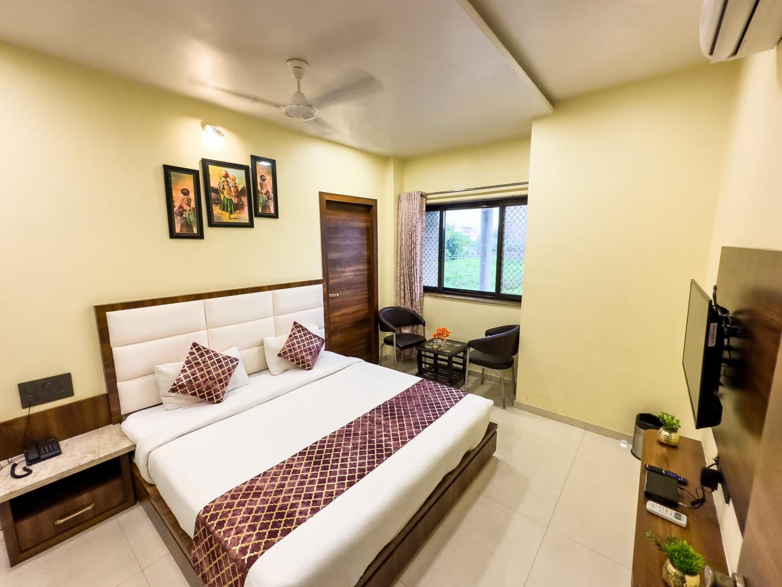 Deluxe King Room