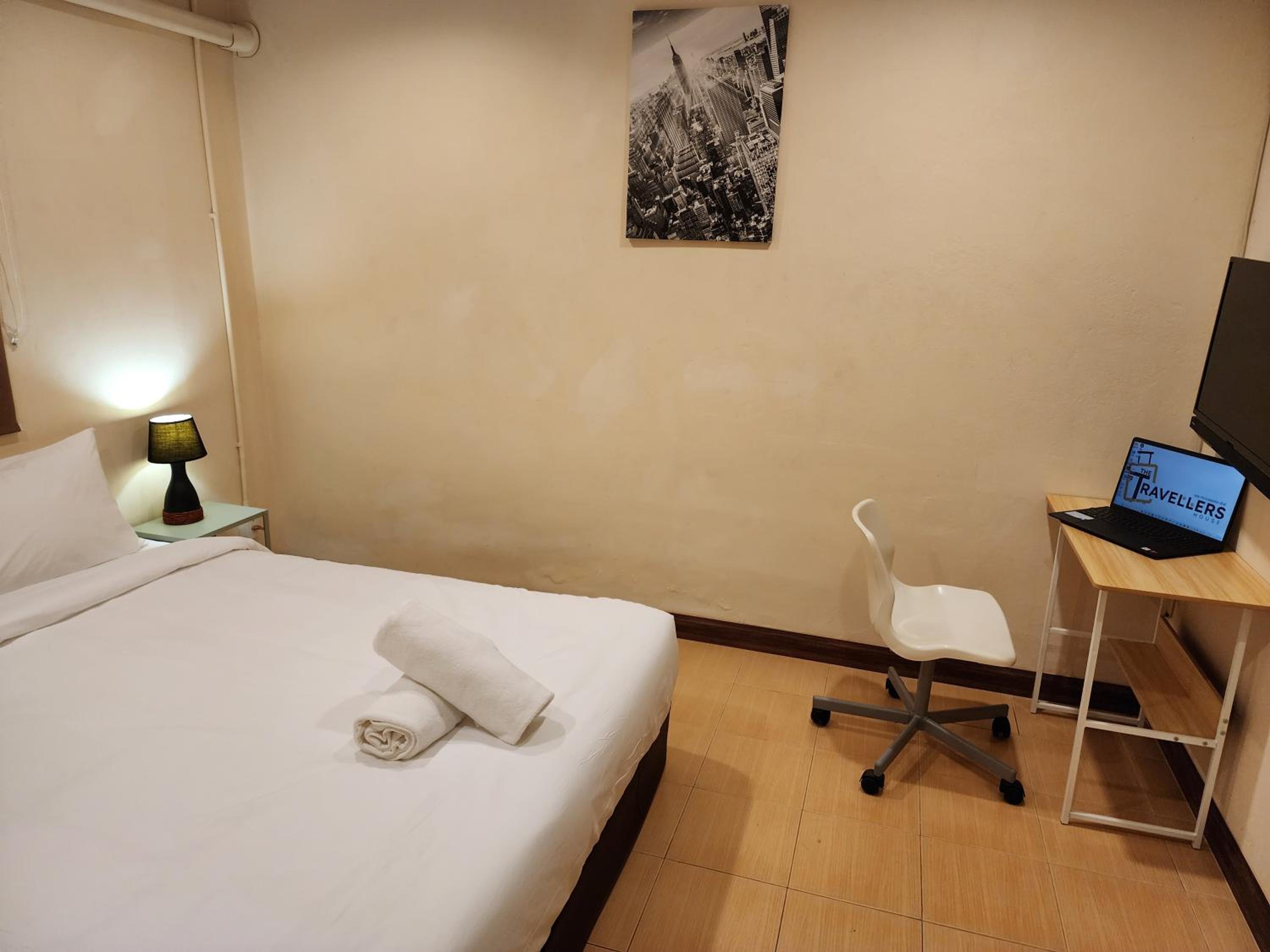 Double Room with Shared Bathroom photo 3