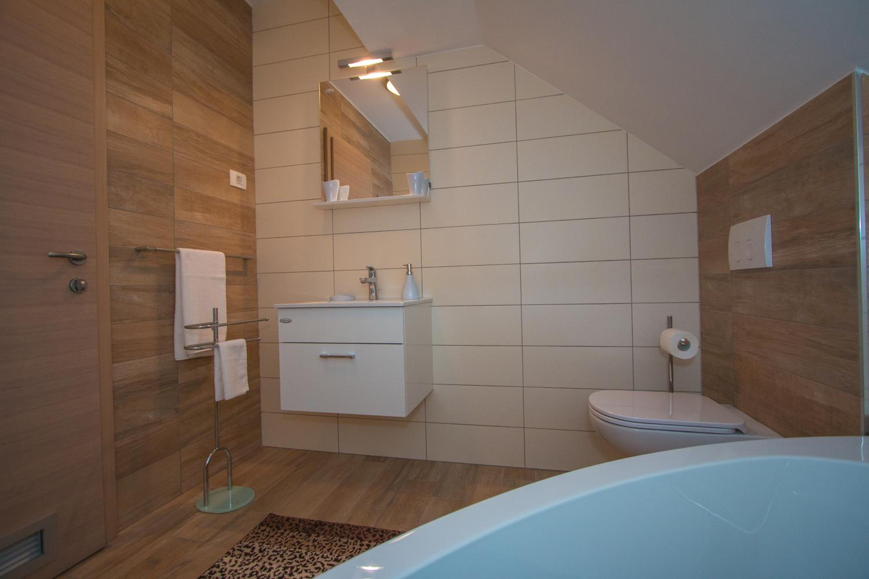 Quadruple Room - Photo 8