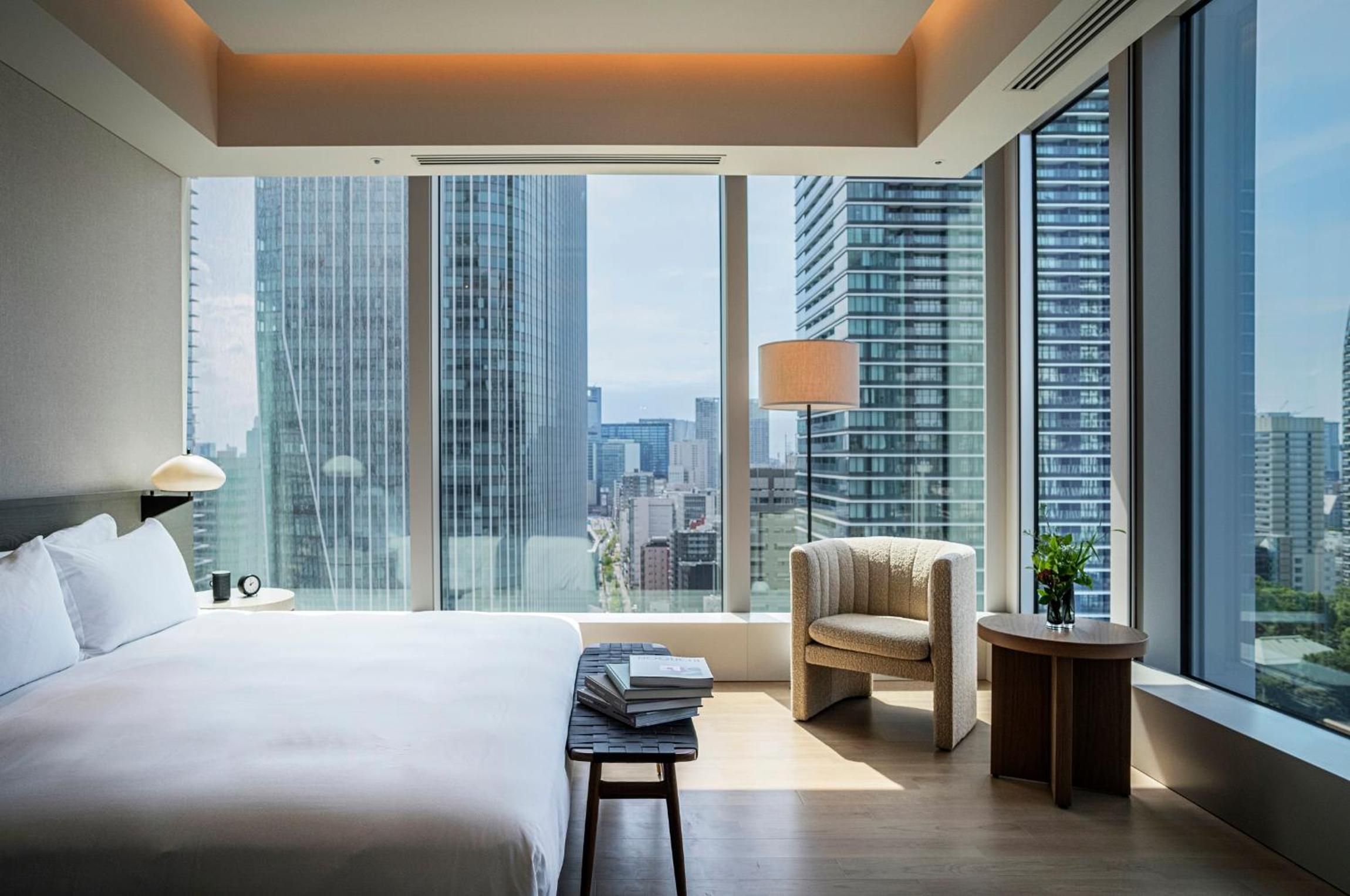 Corner Suite with One King Bed and Panorama Tower View