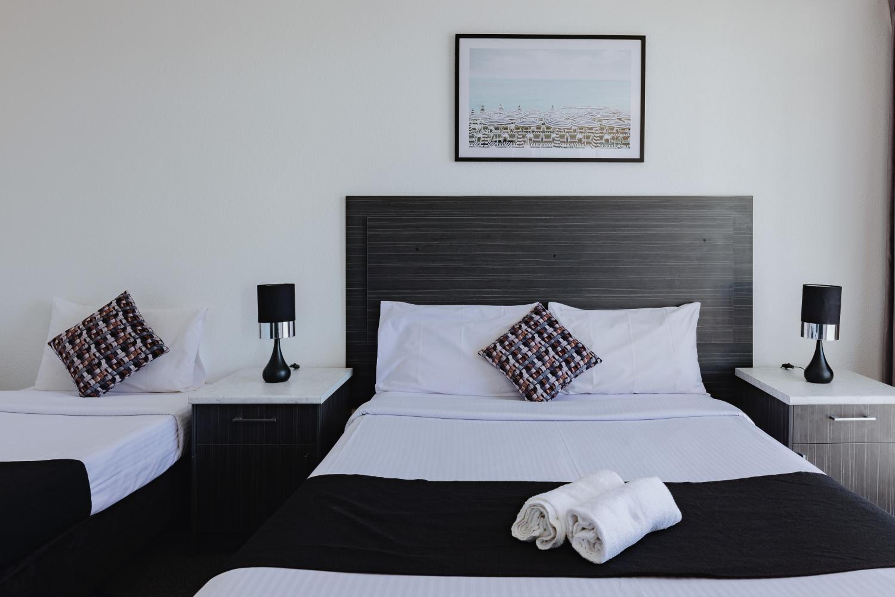 Deluxe Twin Room with One Queen and One Single, Non - smoking - Photo 4