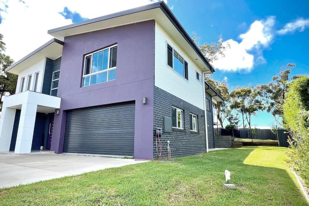 Five-Bedroom House photo 2