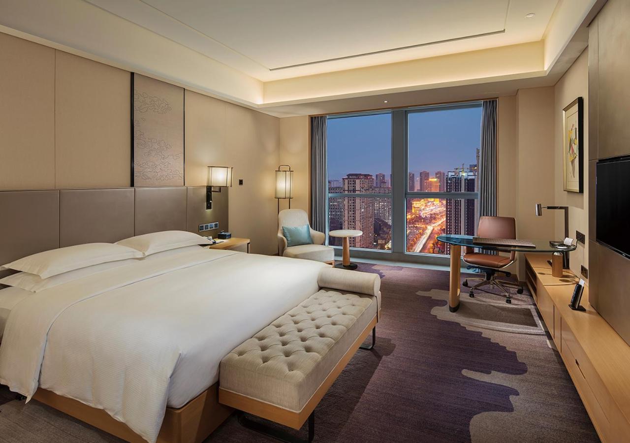 Deluxe King Room - High Floor