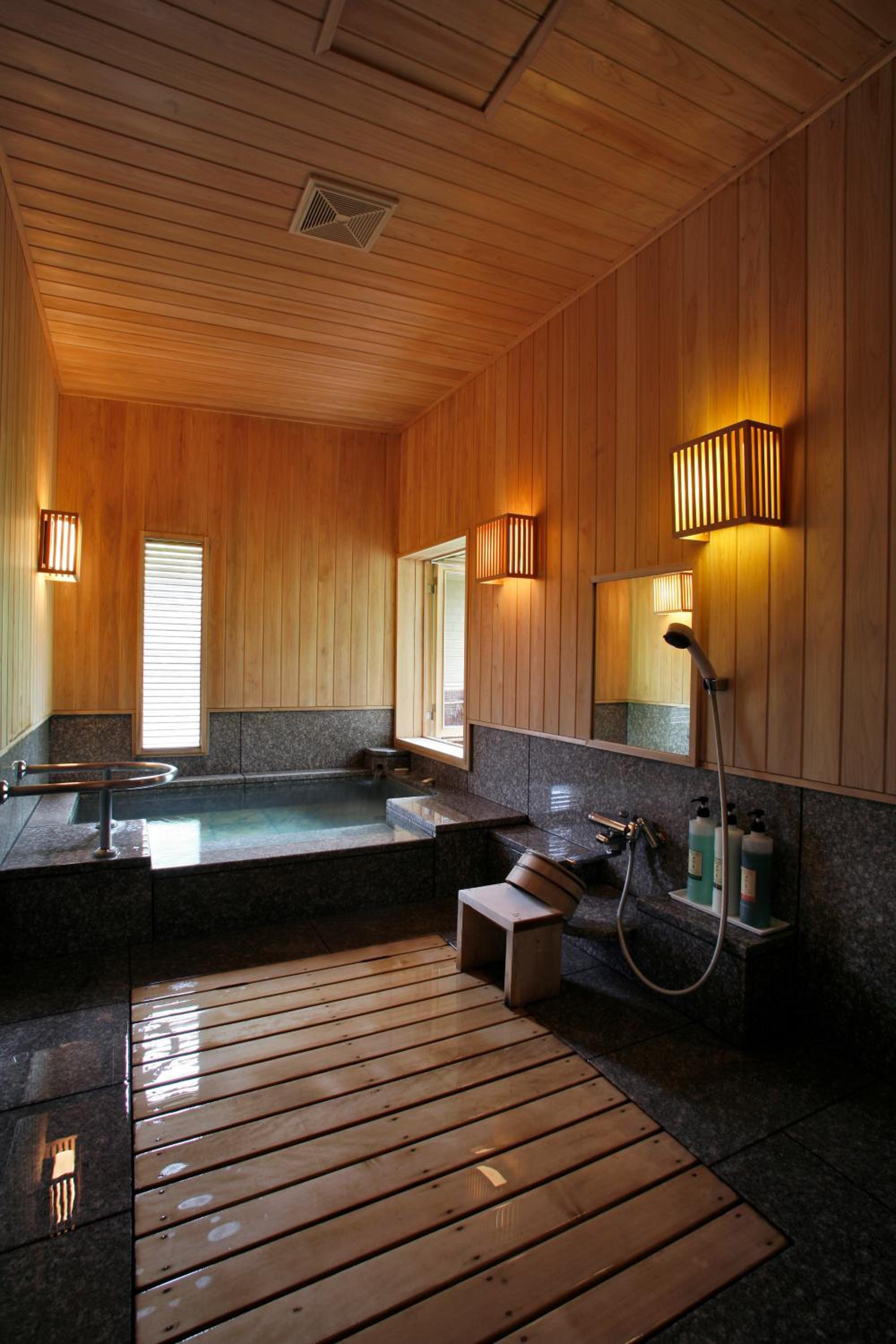 Suite with Marble bath - Non-Smoking - Photo 2