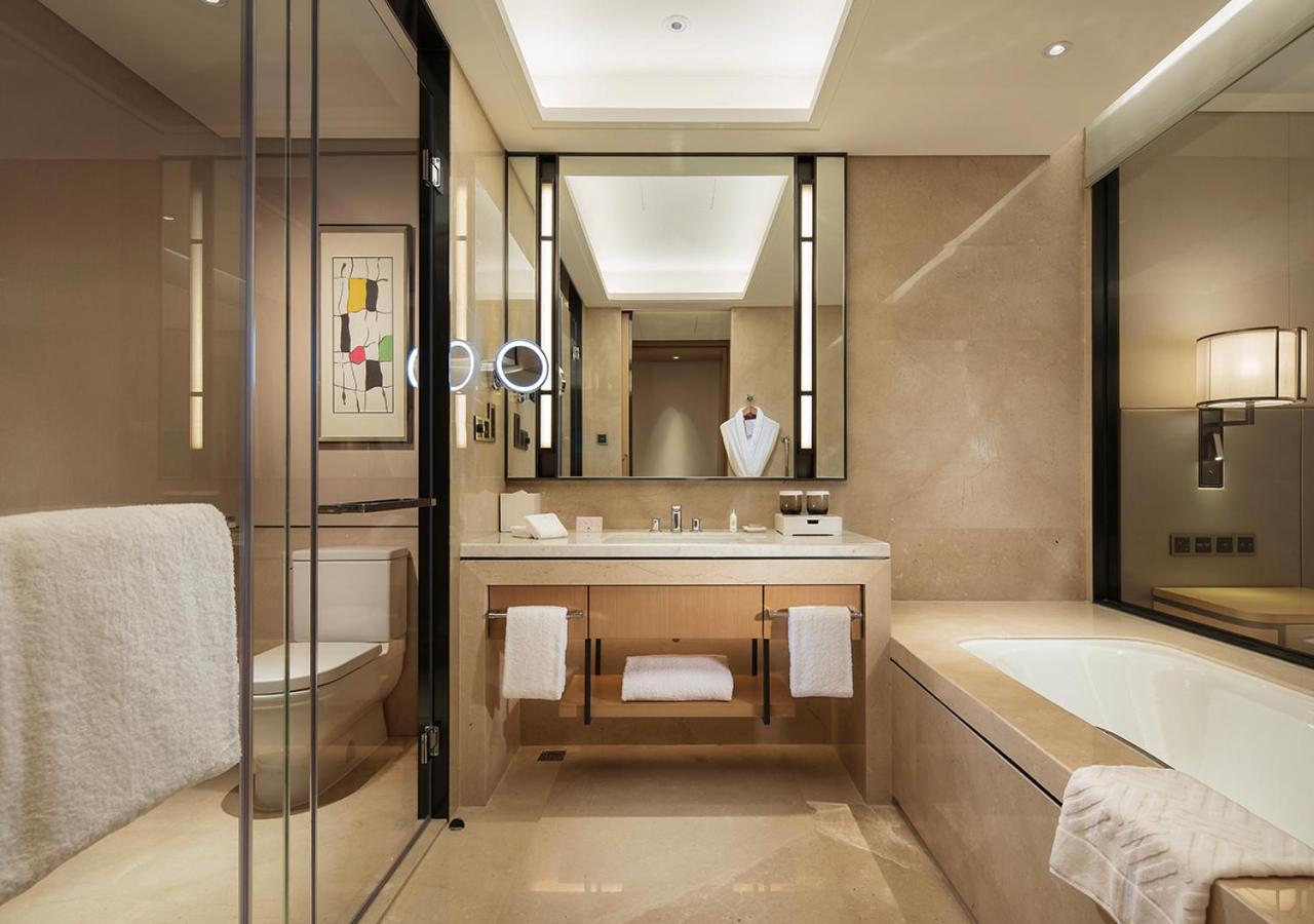 Deluxe King Room - High Floor