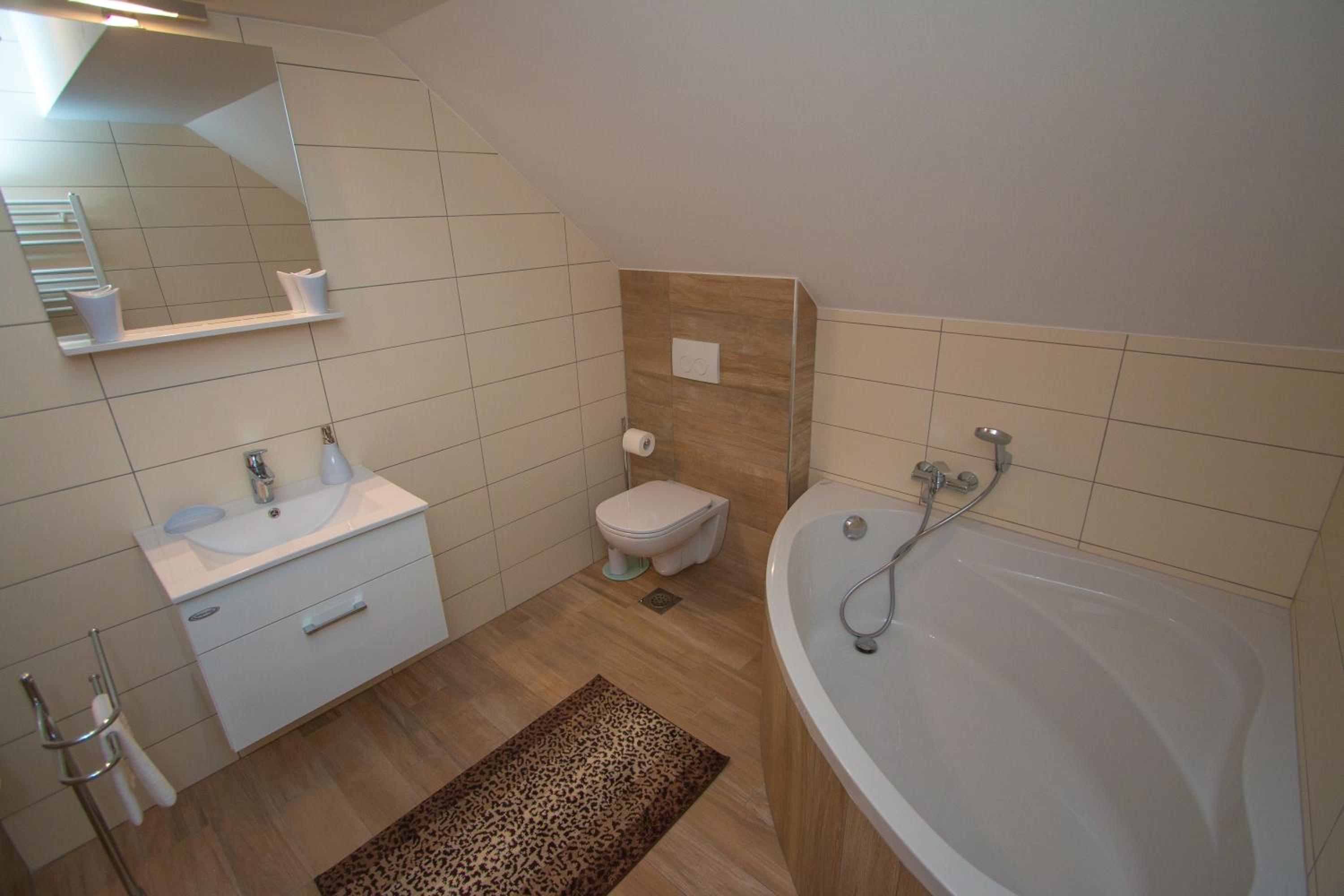 Quadruple Room - Photo 7