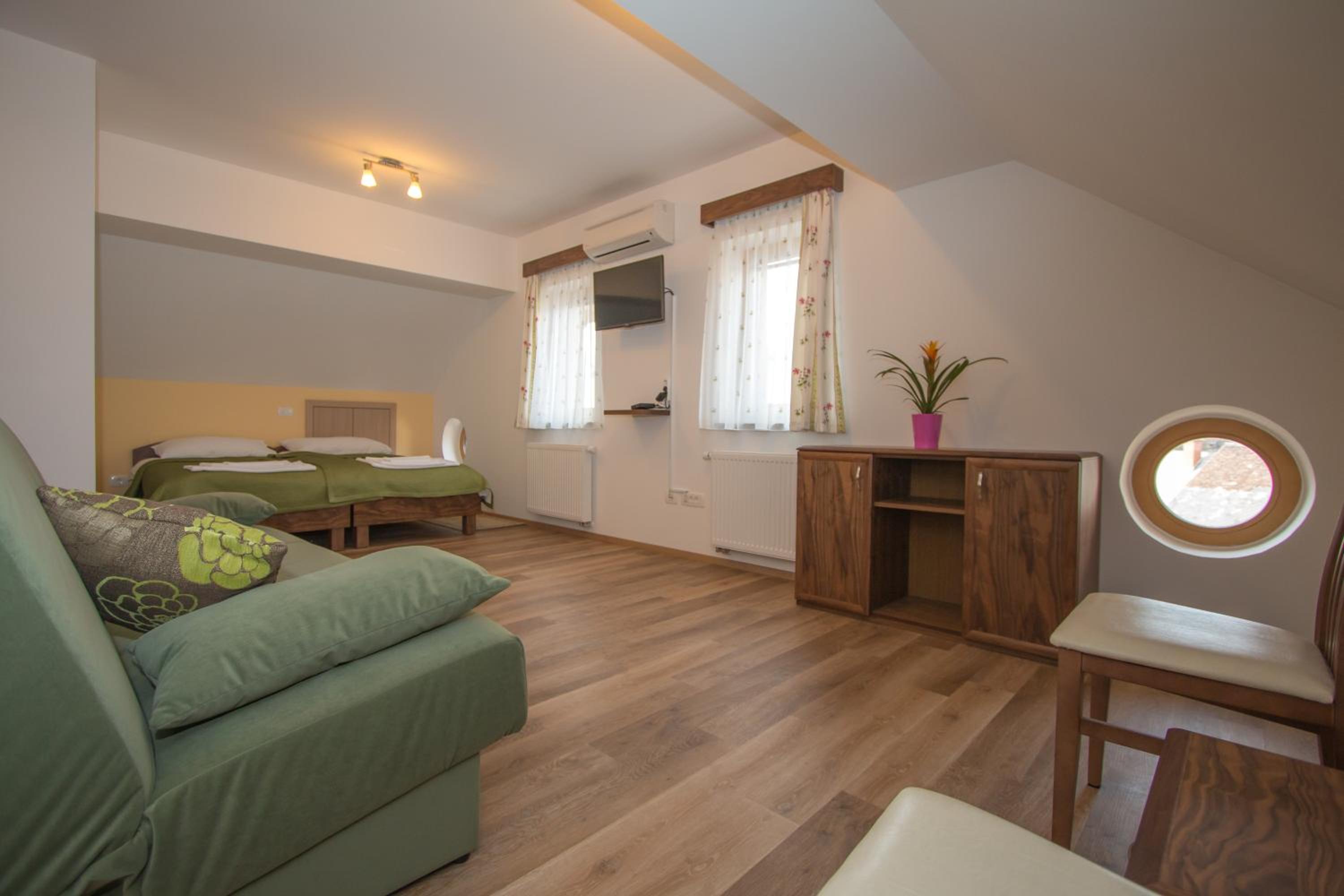 Quadruple Room - Photo 6