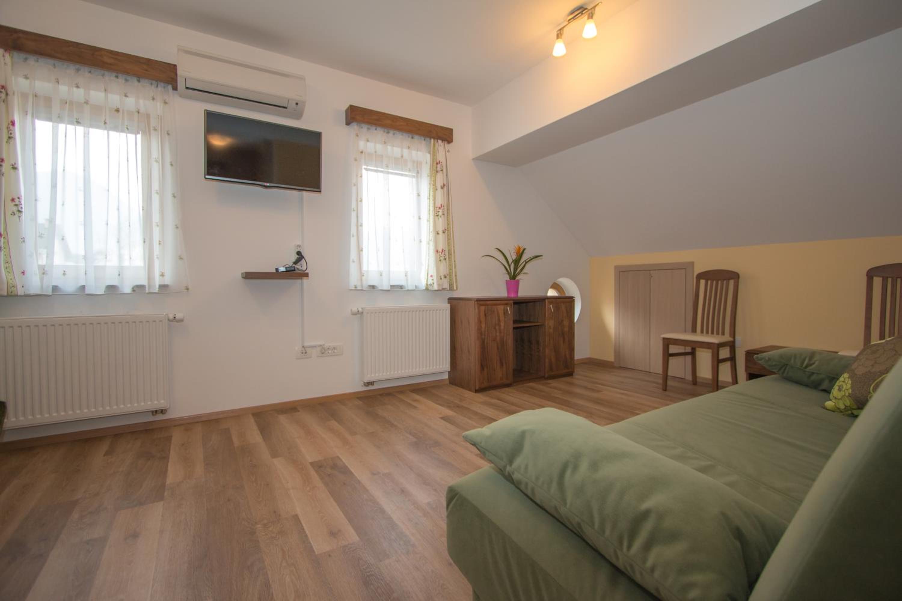 Quadruple Room - Photo 5