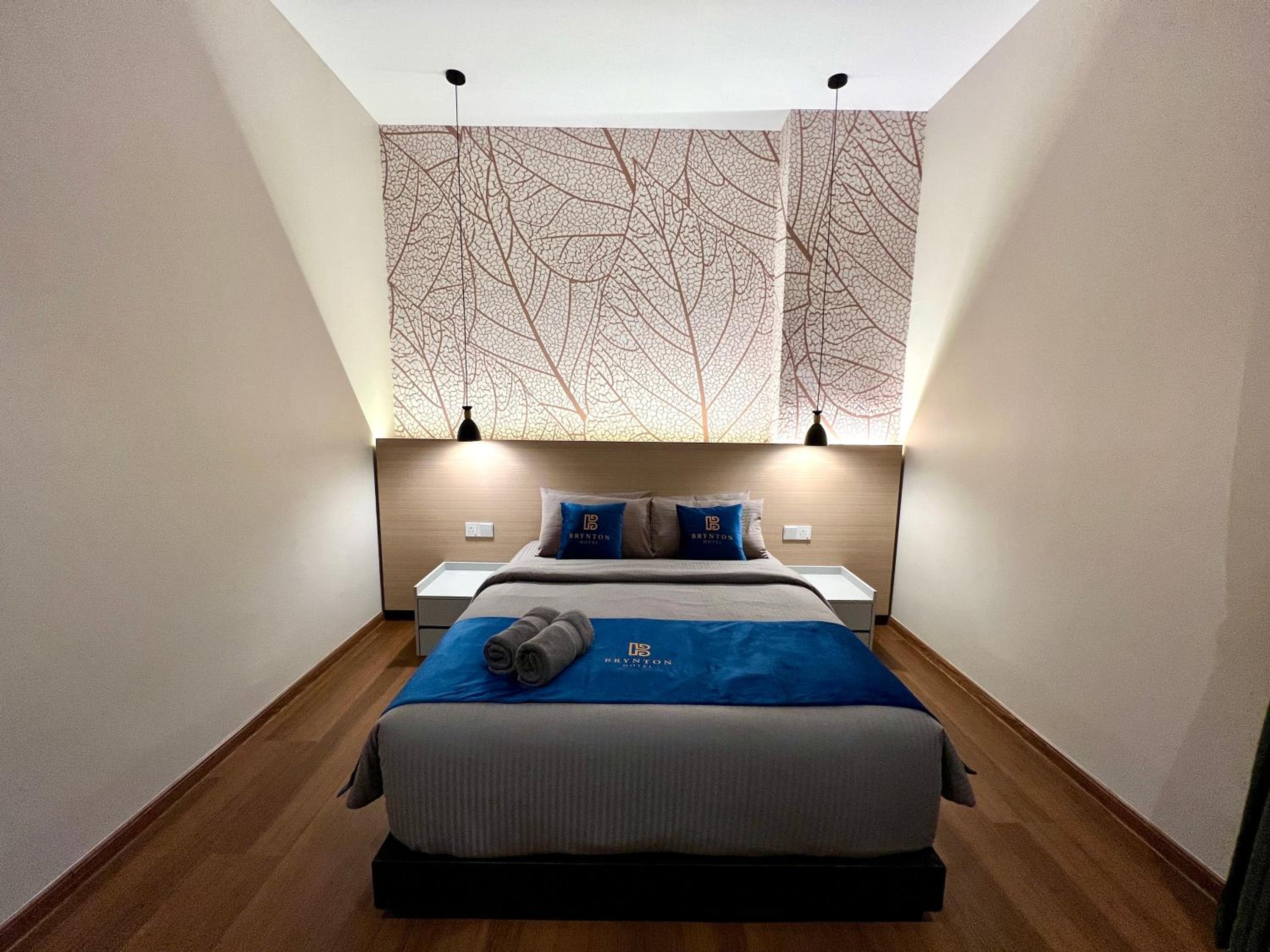 Three-Bedroom Suite - Photo 4