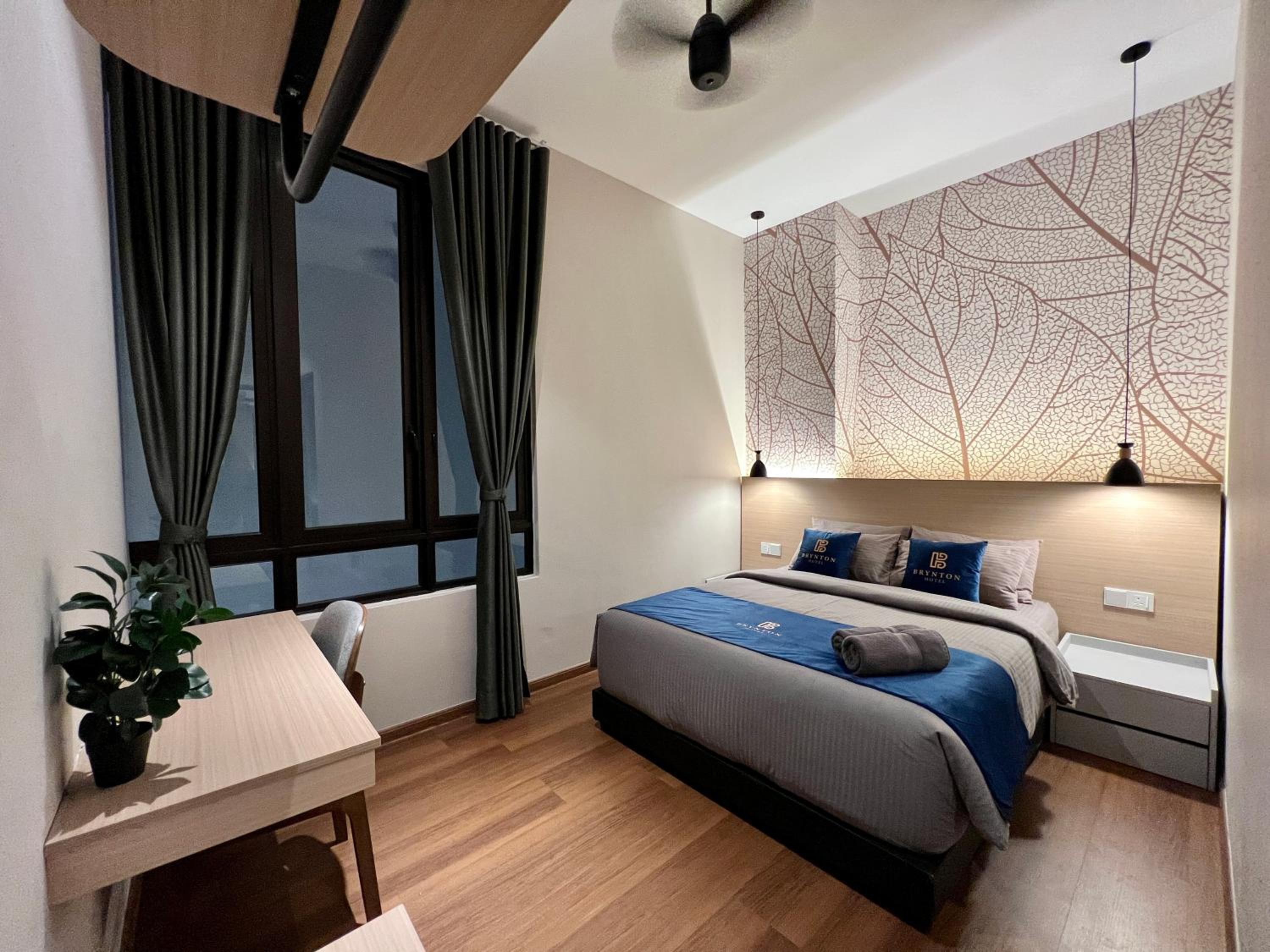 Three-Bedroom Suite - Photo 2