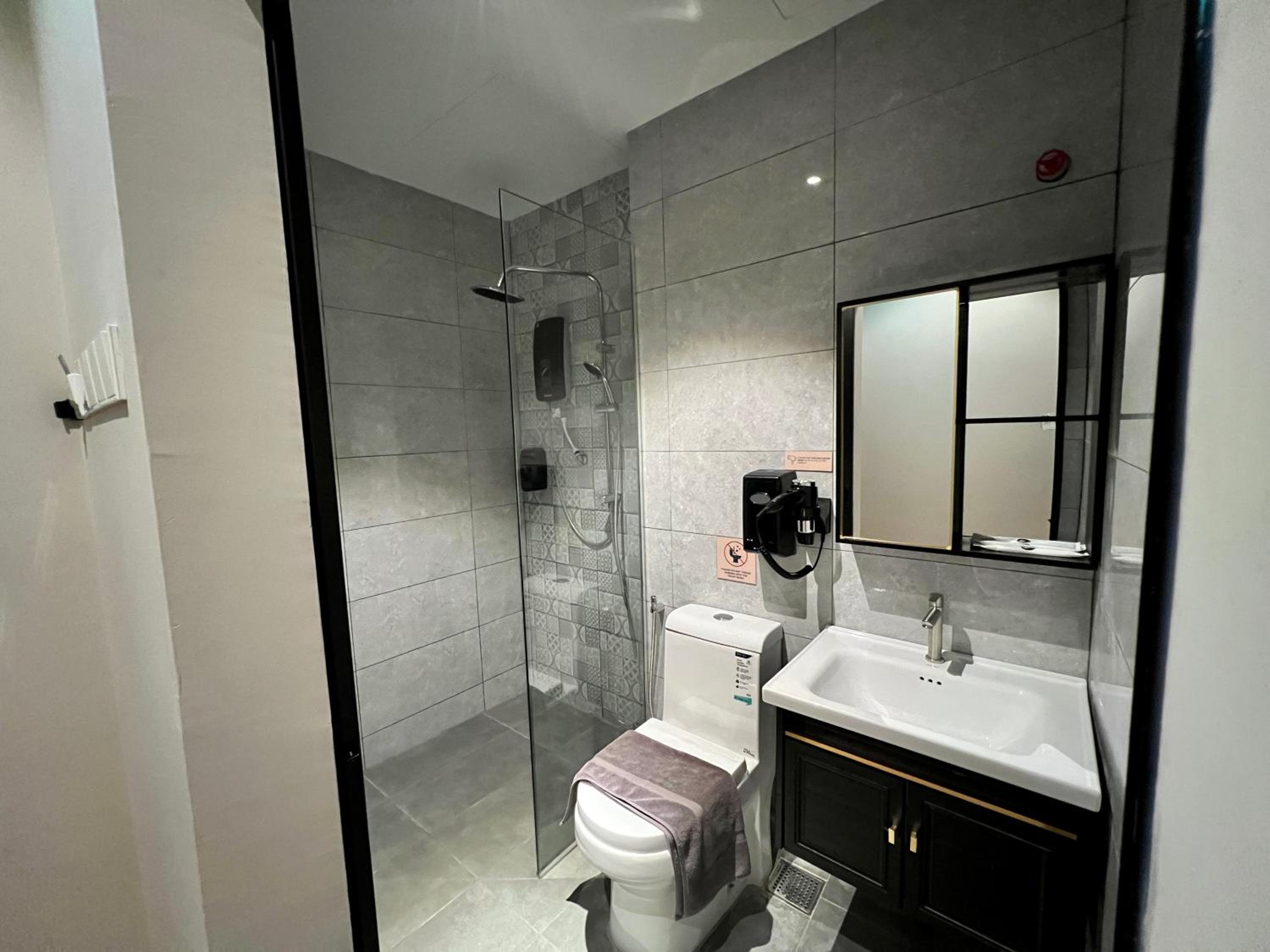 Three-Bedroom Suite - Photo 9