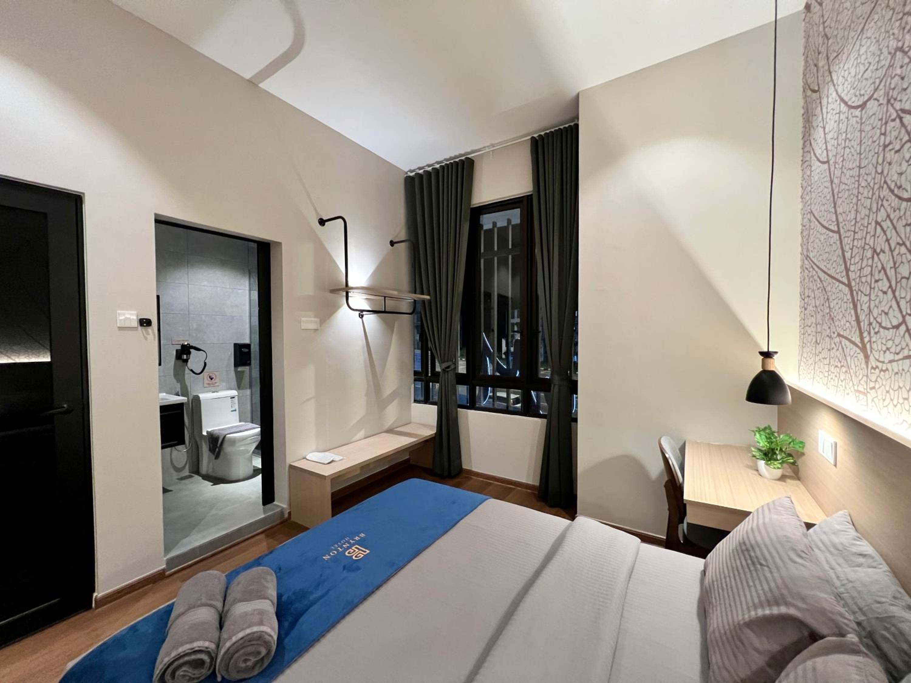 Three-Bedroom Suite - Photo 5