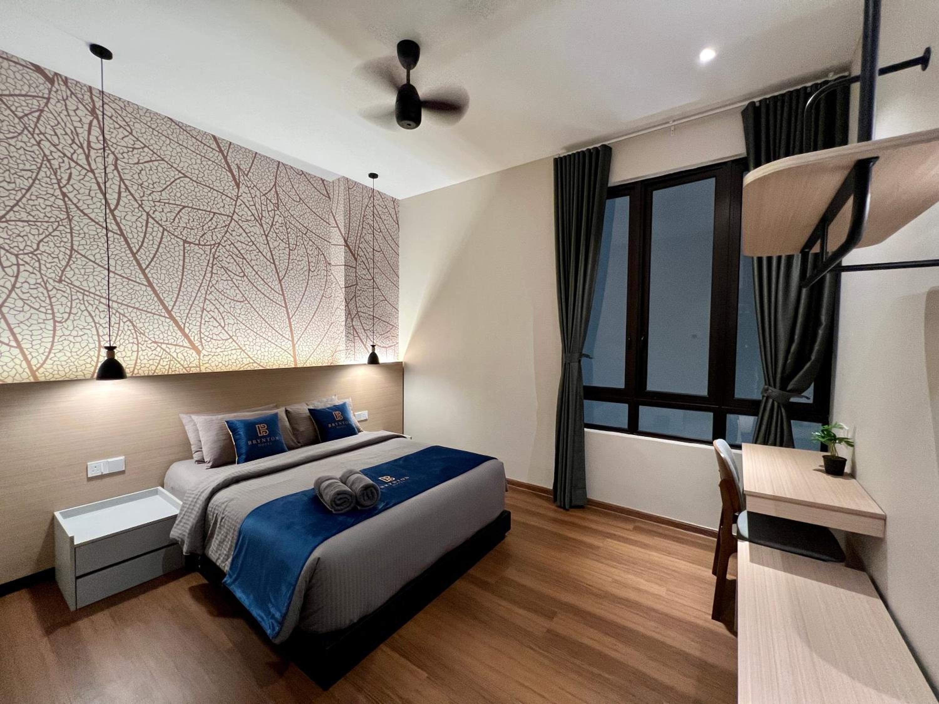 Three-Bedroom Suite - Photo 3