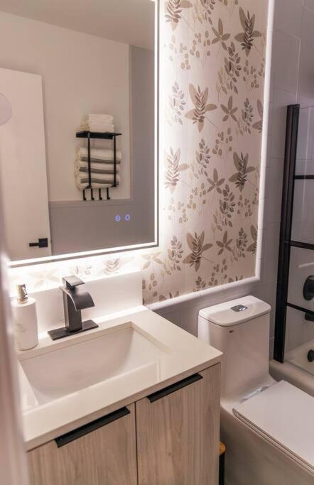 Three-Bedroom House photo 3