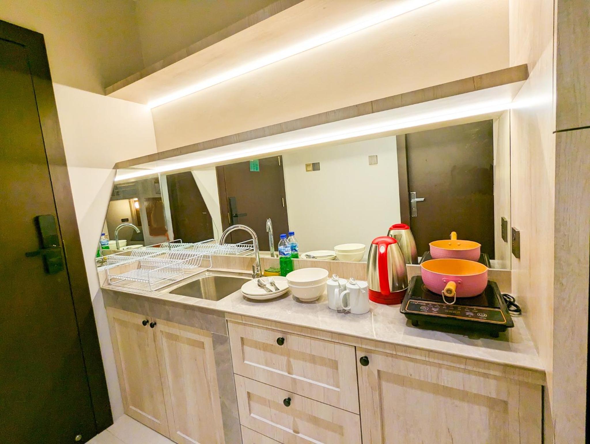 Studio Apartment - Photo 23