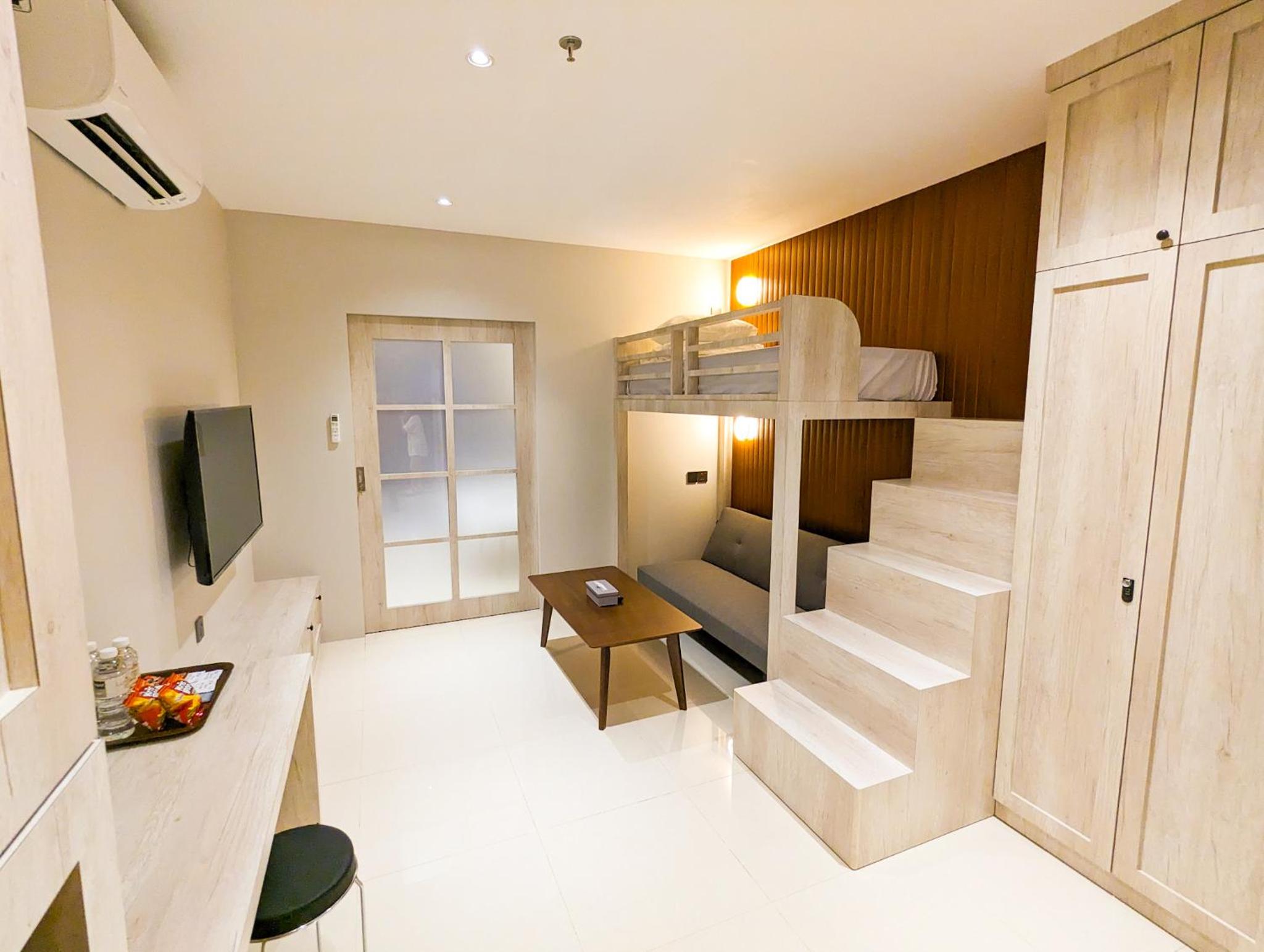 Studio Apartment - Photo 28
