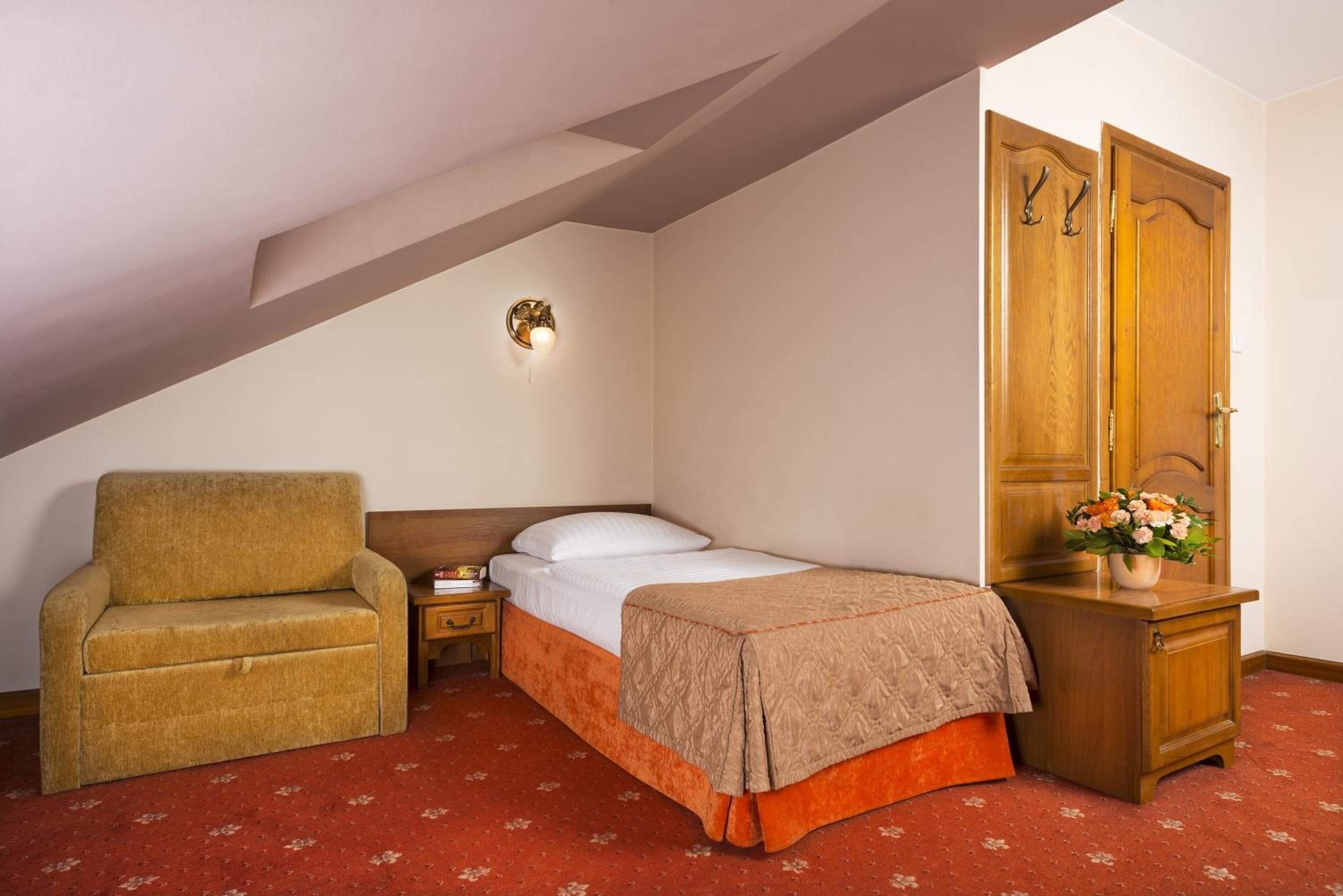 Double or Twin Room - Photo 8