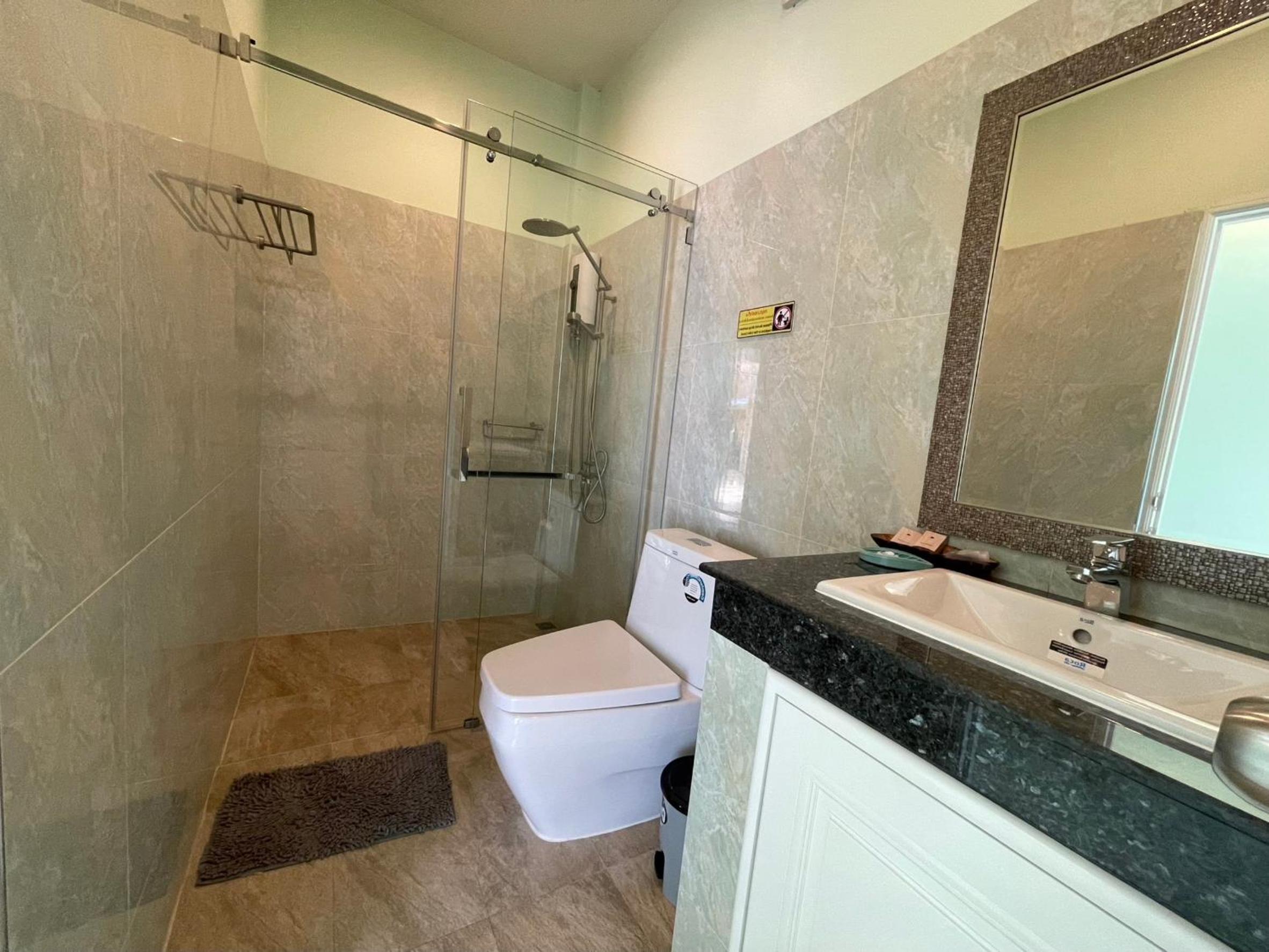 King Suite with Pool View photo 2