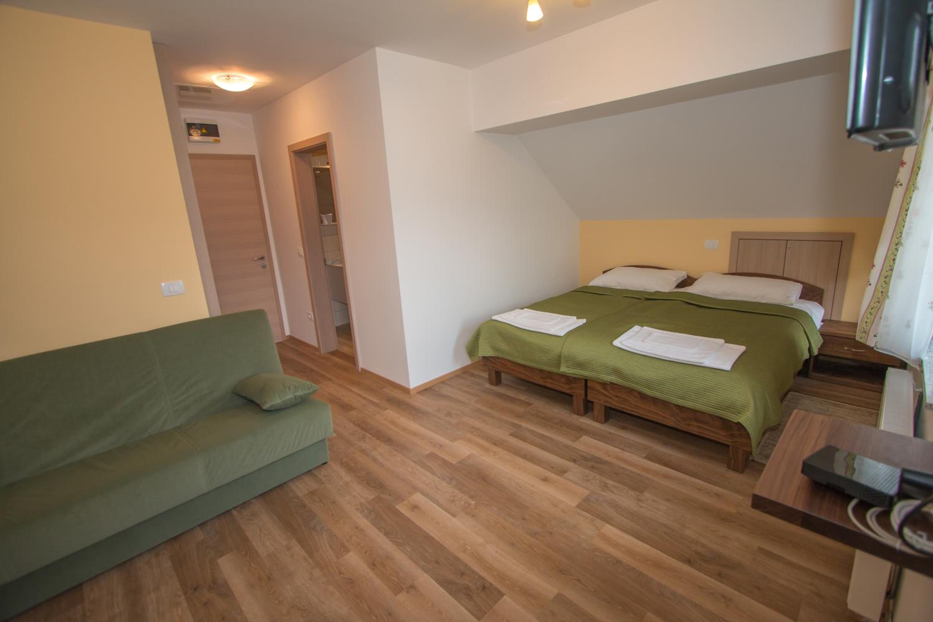 Quadruple Room - Photo 1