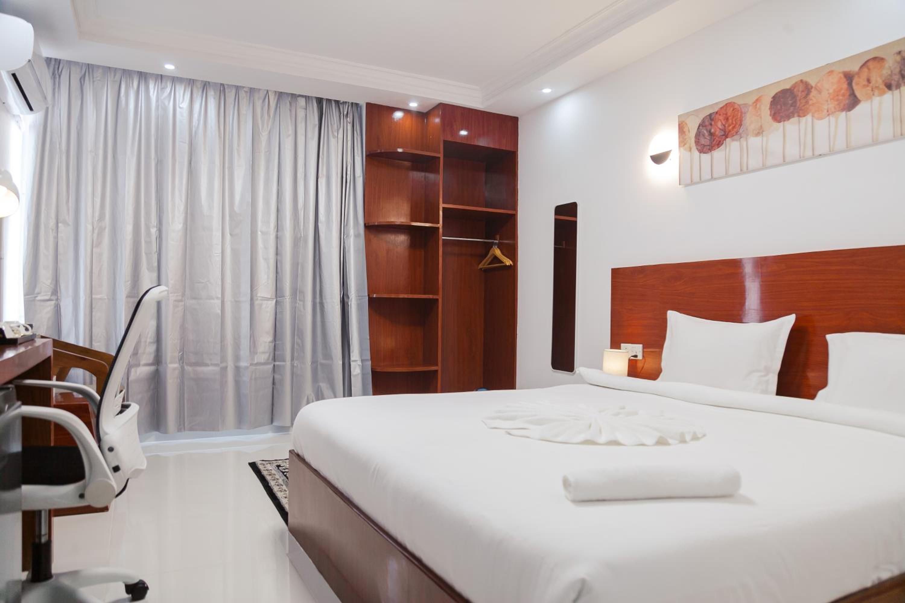 Standard Double Room - Photo 11