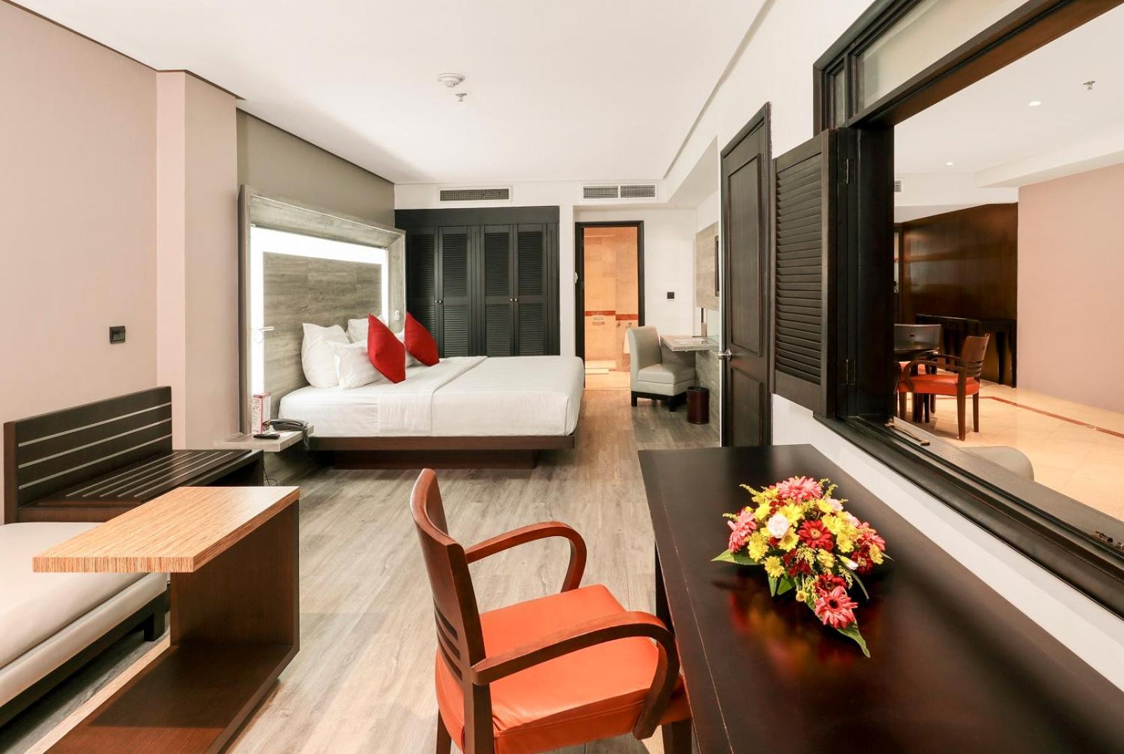 Business King Suite - Photo 1