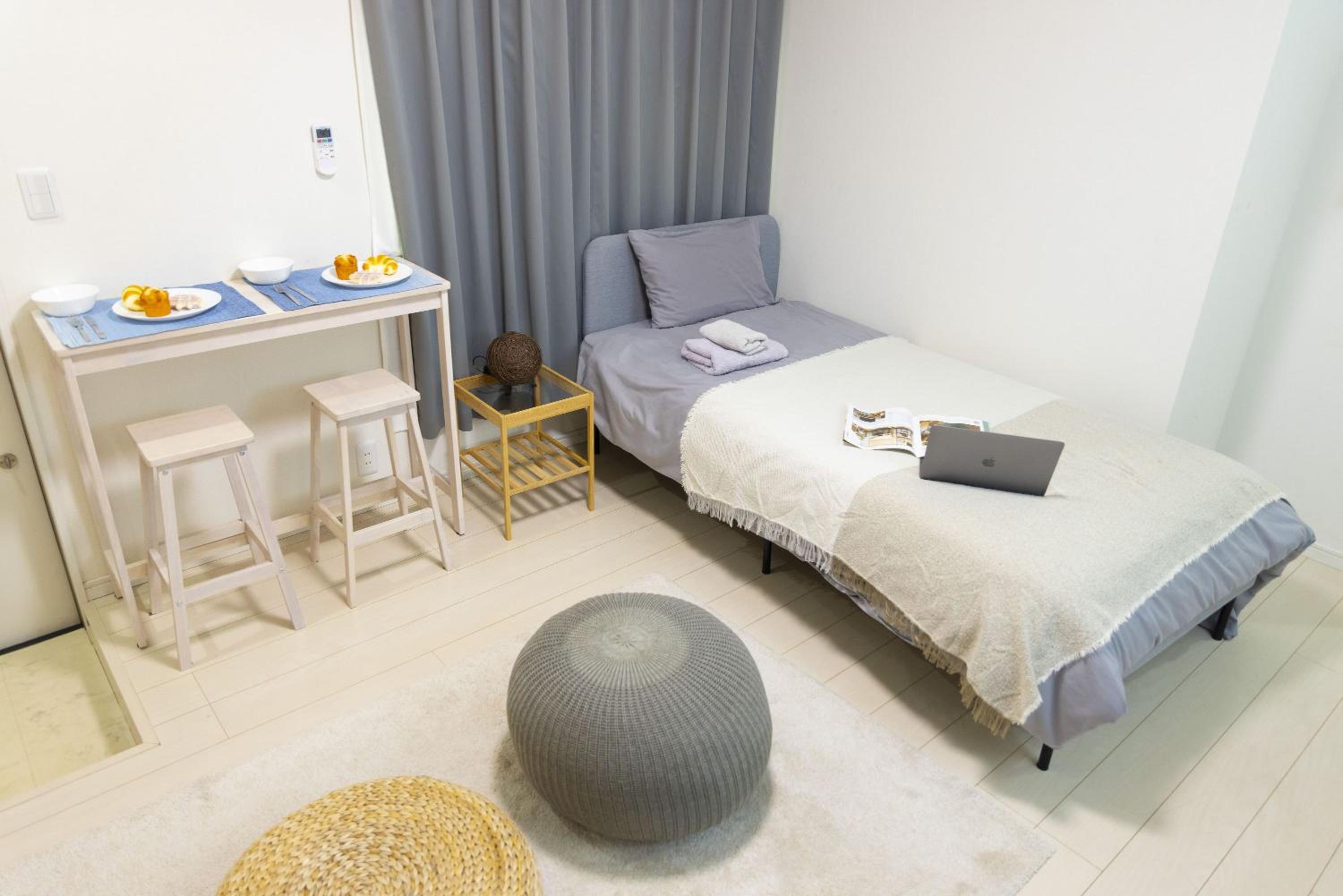 One-Bedroom Apartment photo 2