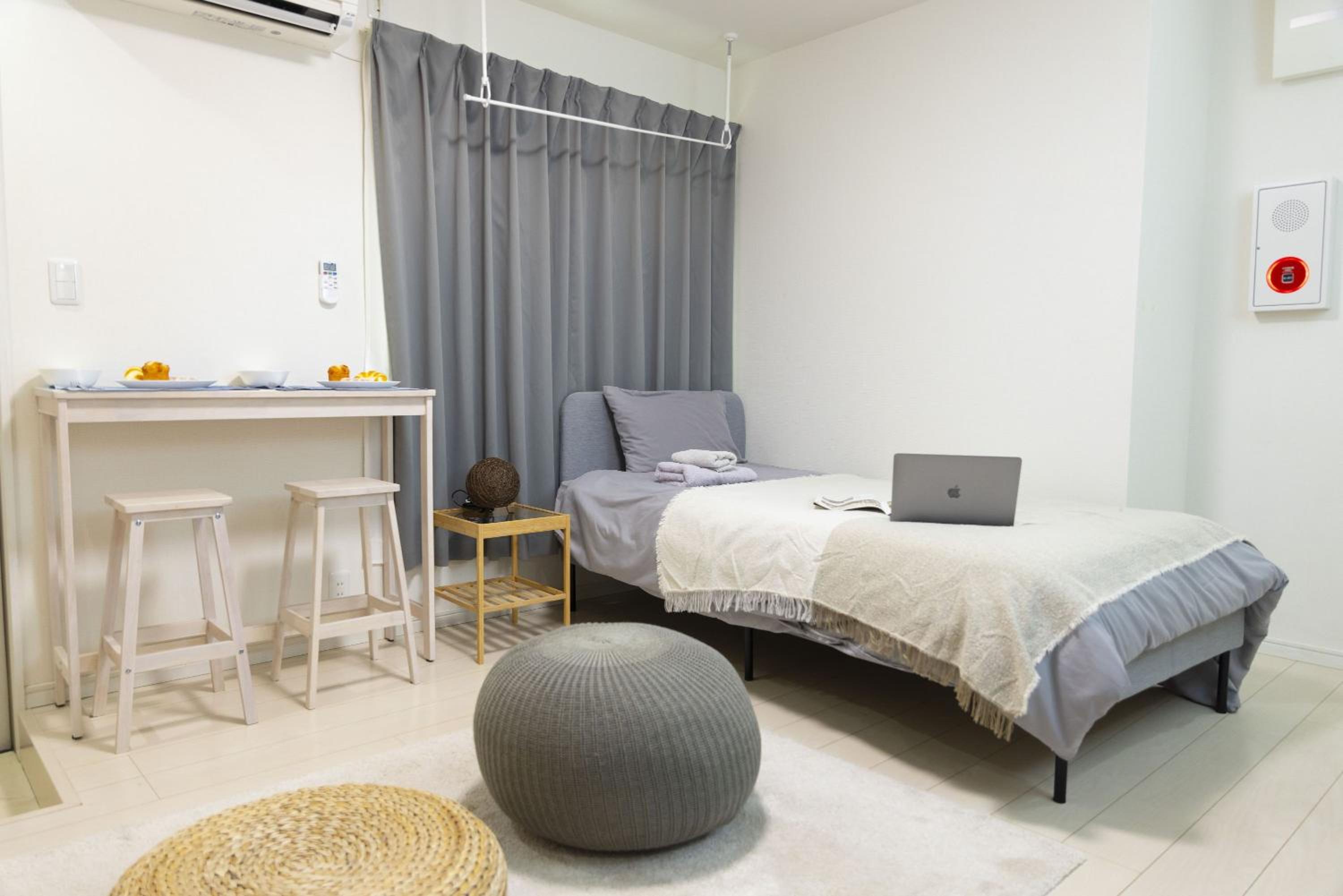One-Bedroom Apartment photo 1