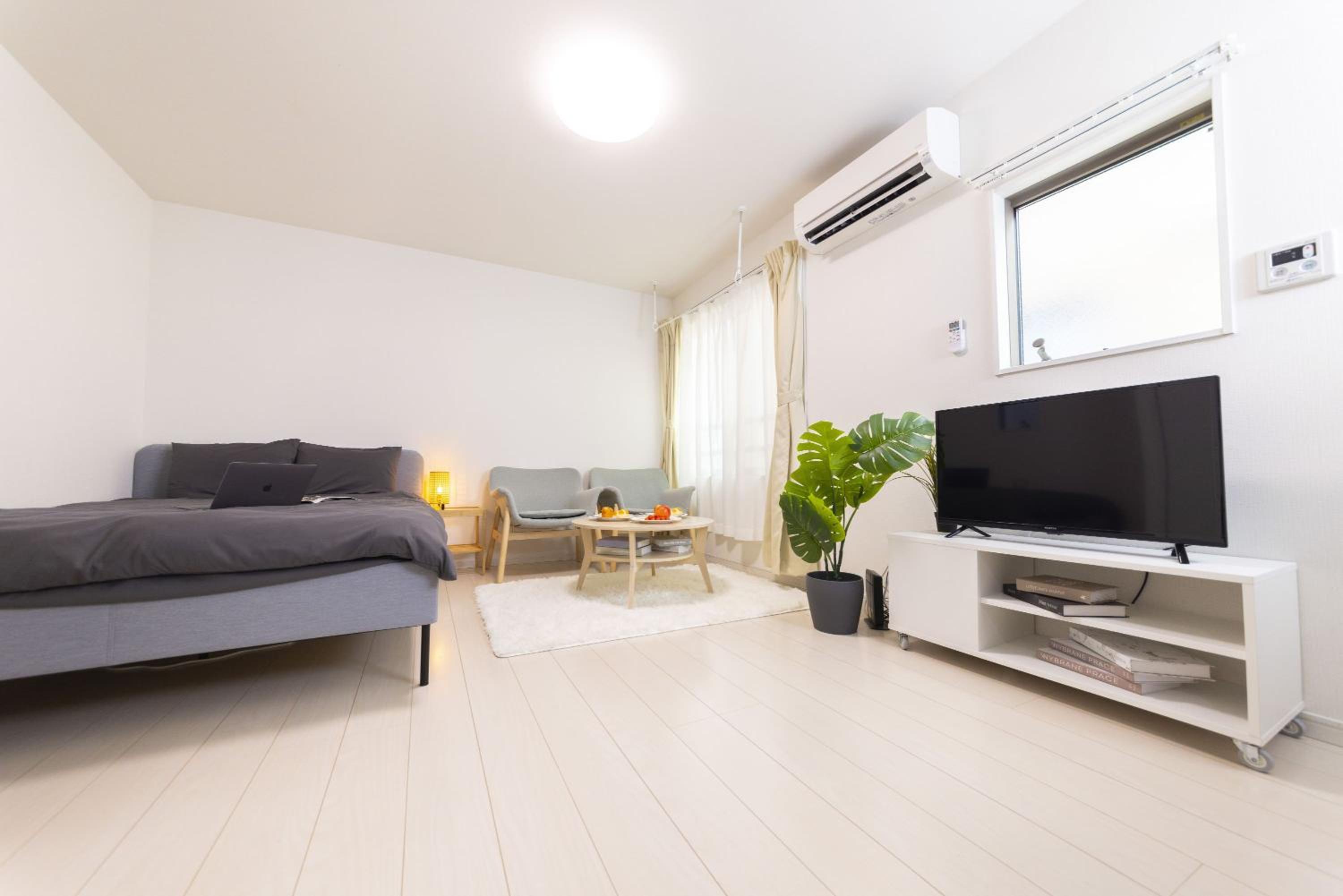 One-Bedroom Apartment photo 1