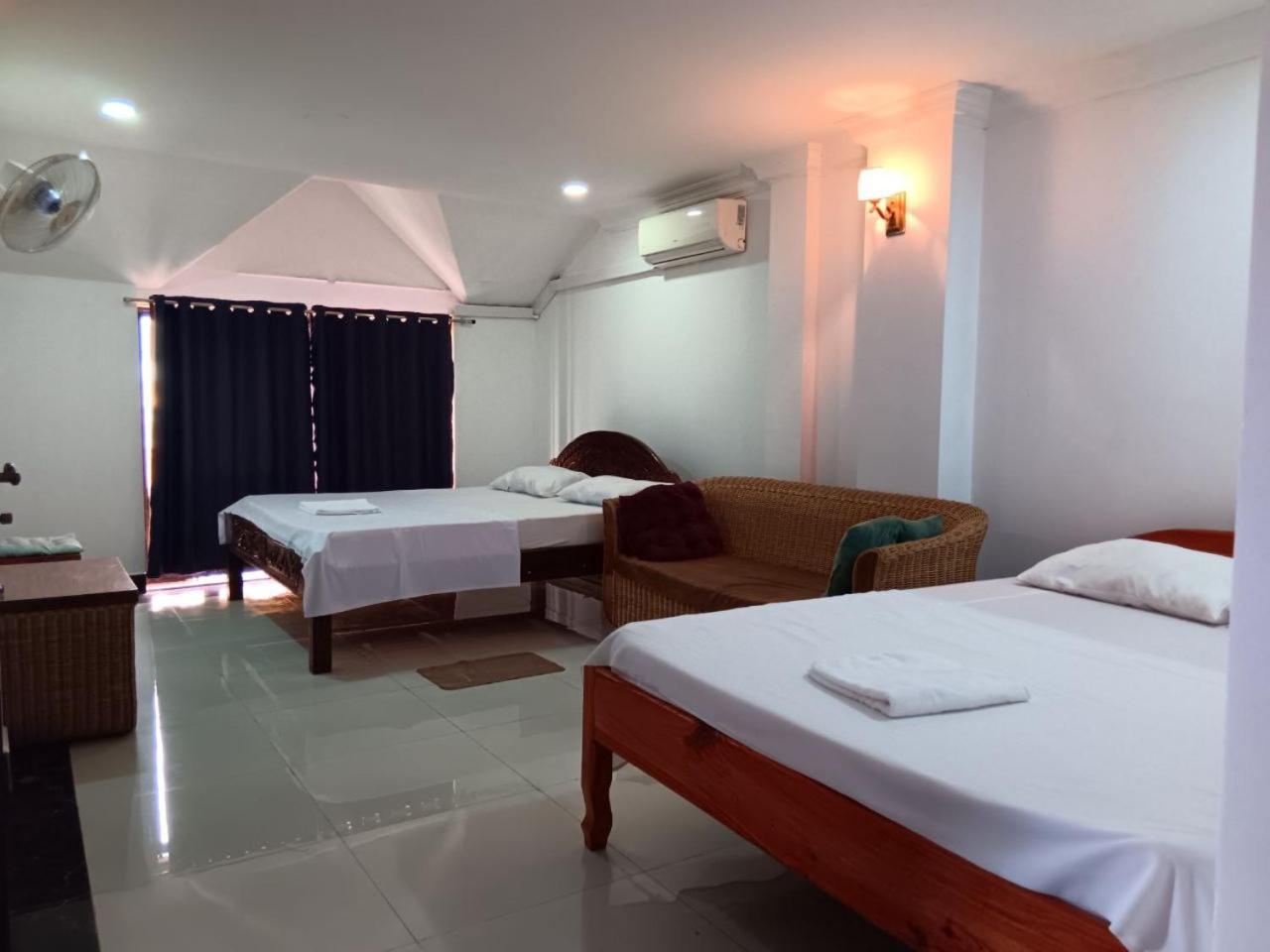 Twin Room with City View - Photo 21