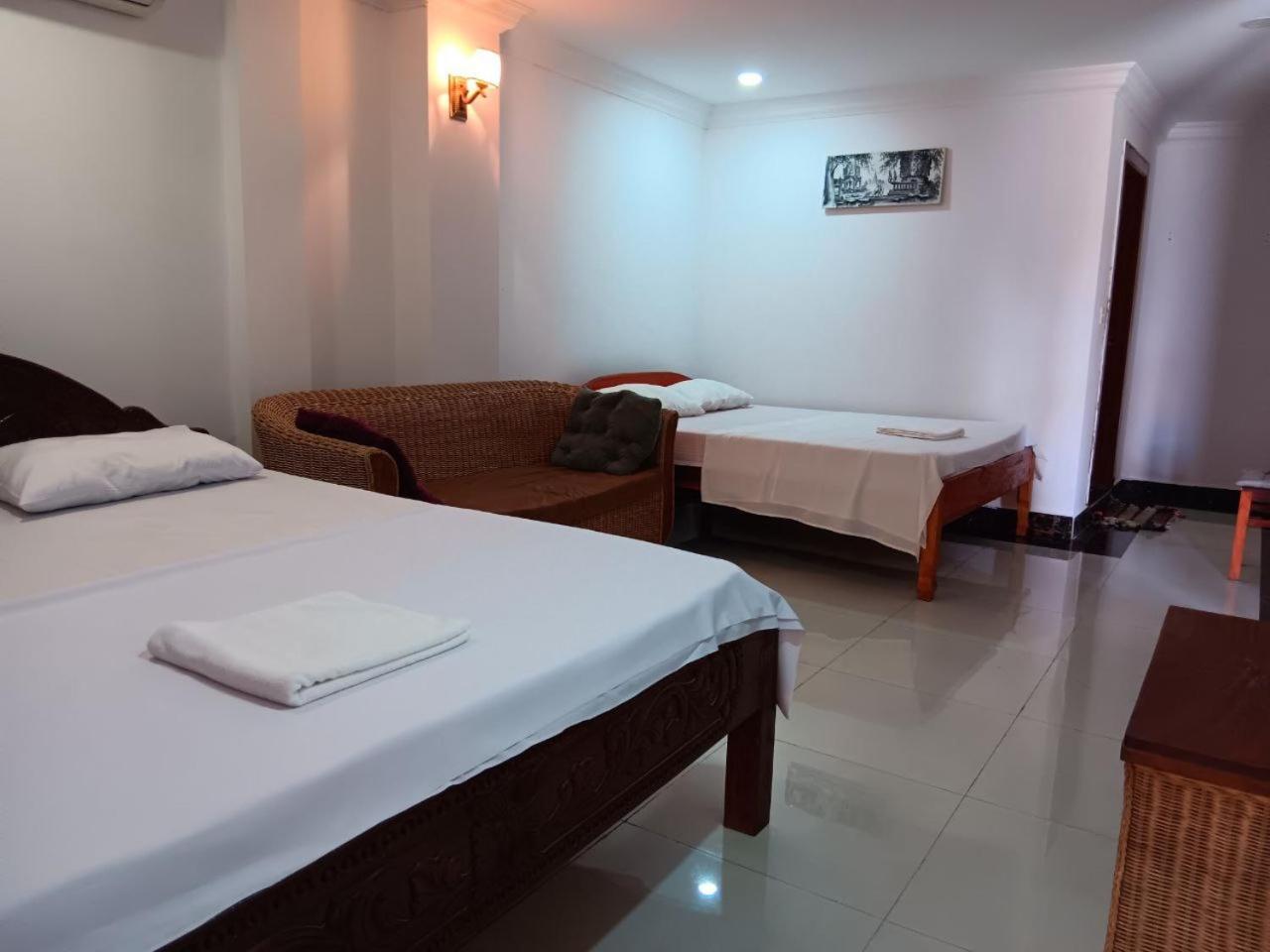 Twin Room with City View - Photo 19
