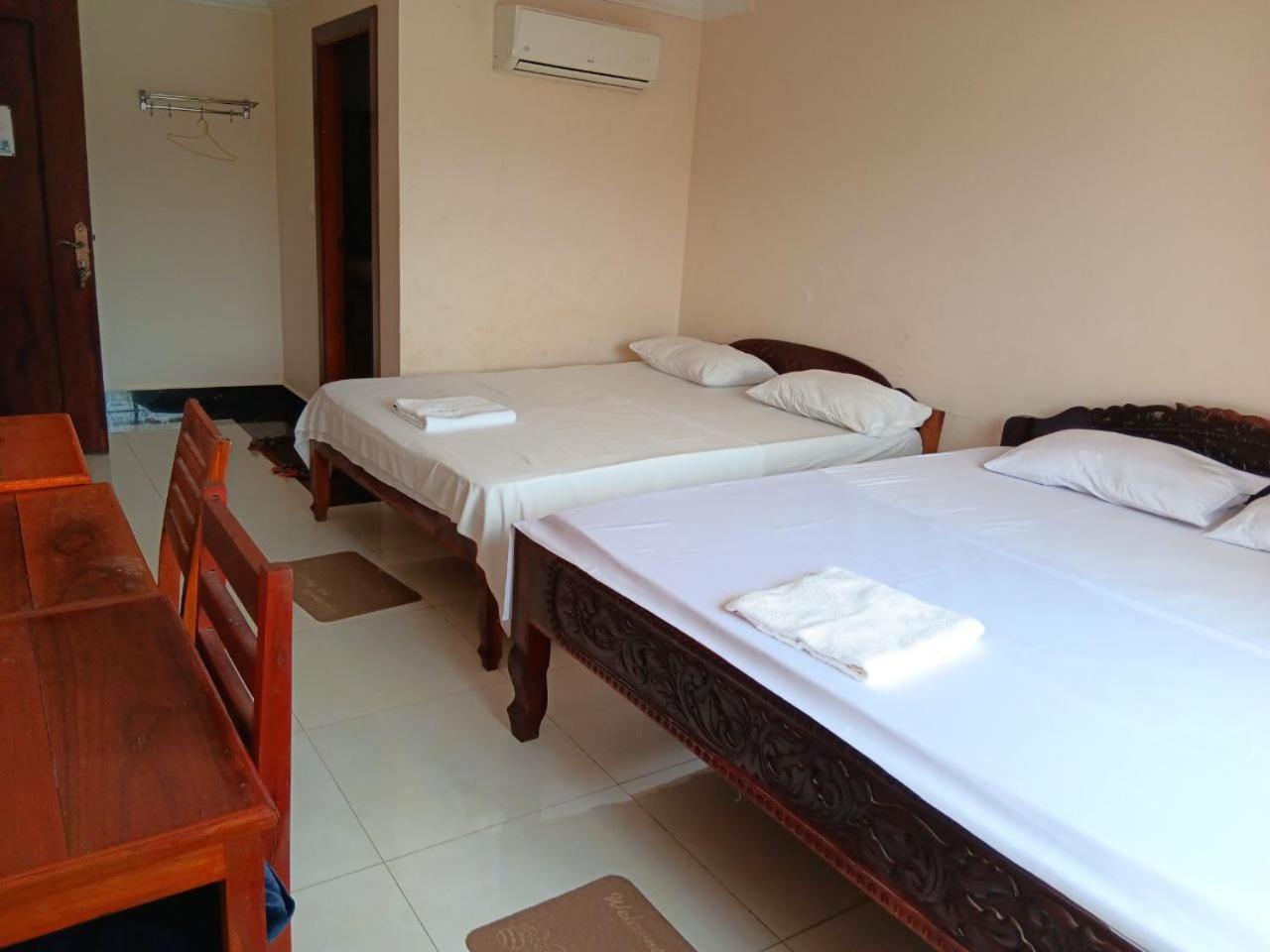 Twin Room with City View - Photo 17