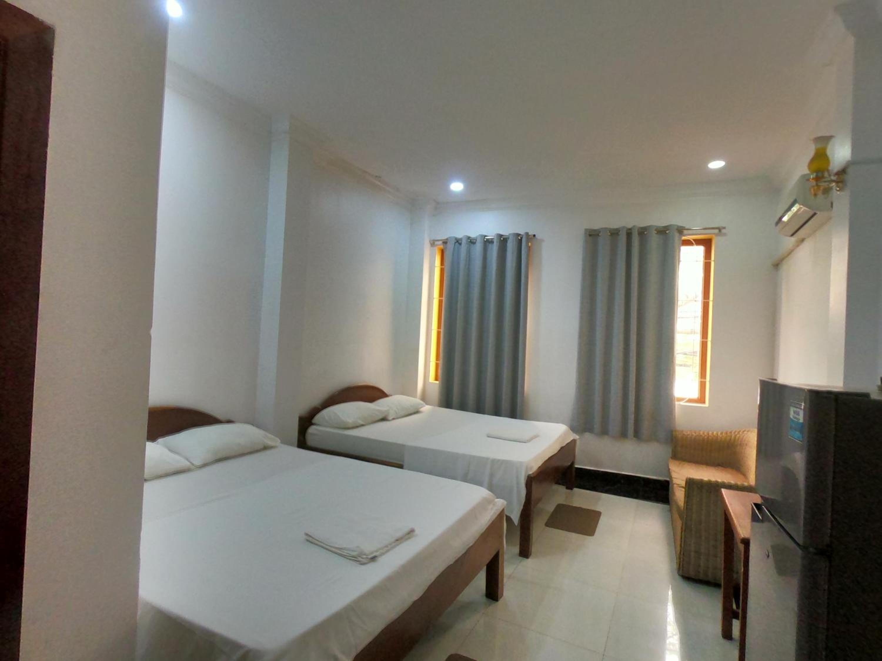 Twin Room with City View - Photo 10
