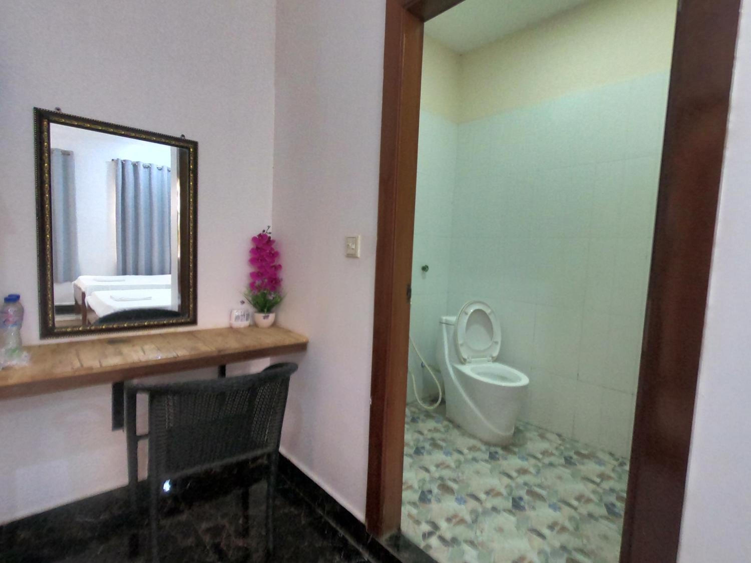 Double Room - Photo 11