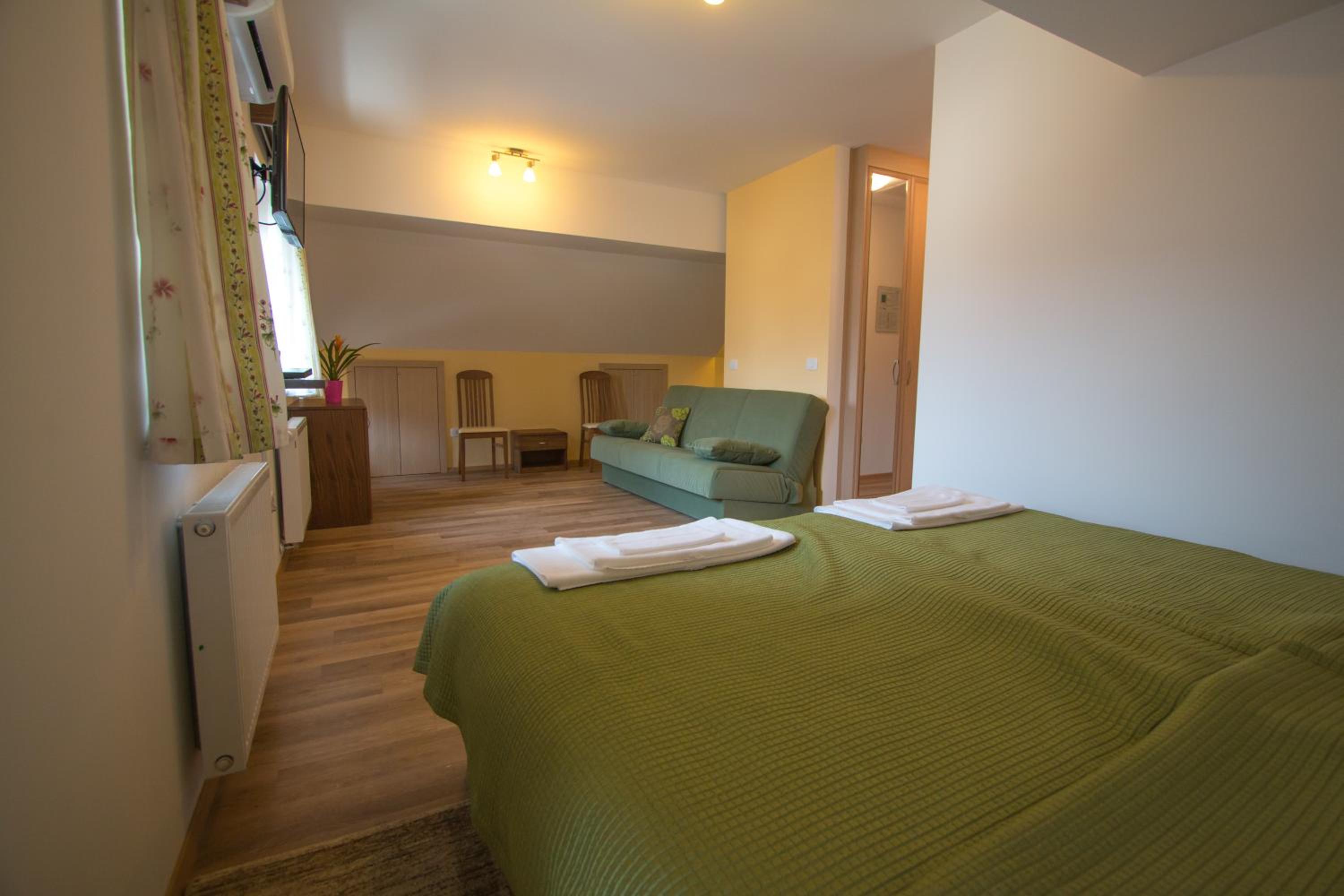 Quadruple Room - Photo 2