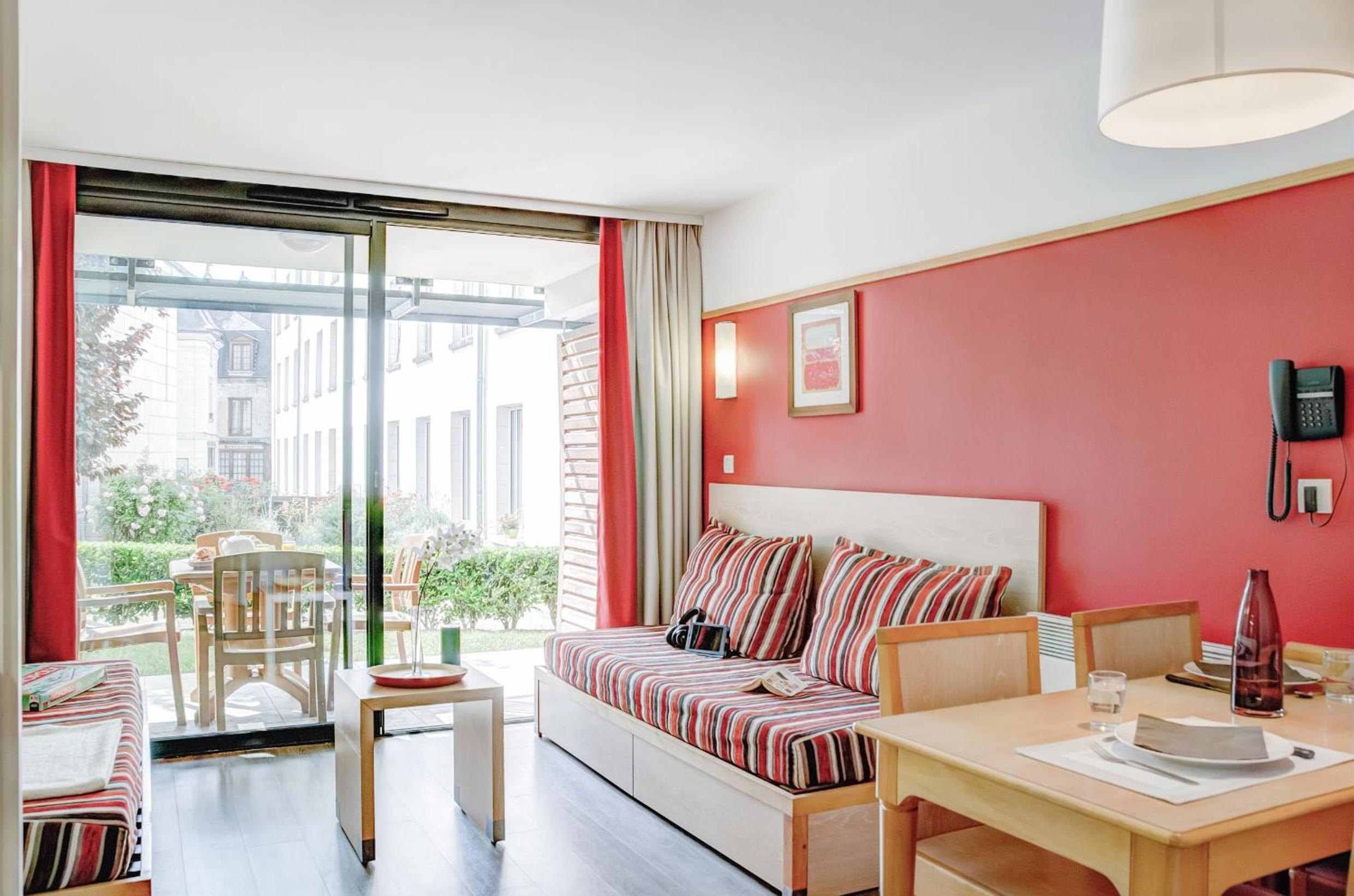 One-Bedroom Apartment with Terrace or Balcony (5 People)