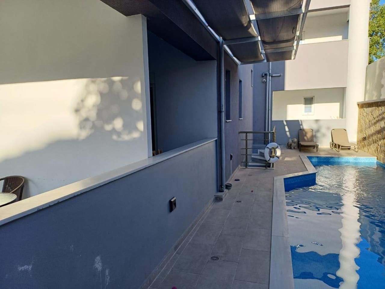 Triple Room thumbnail 5