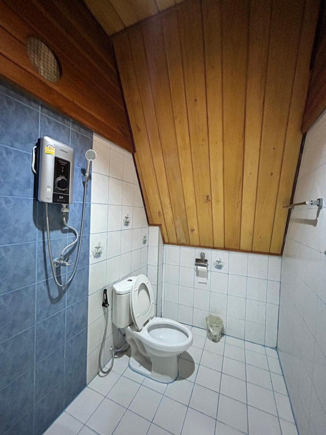Large Double Room - Photo 5