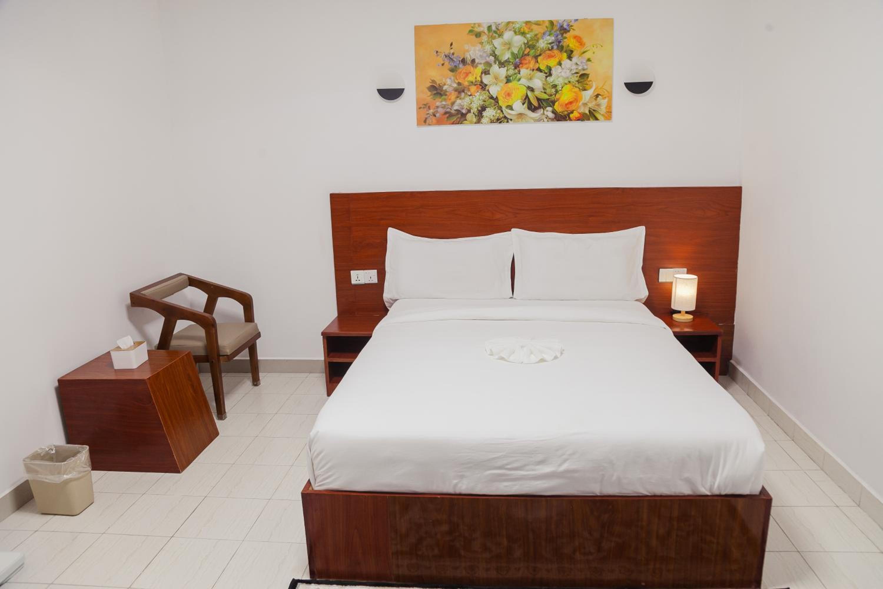 Standard Double Room - Photo 16