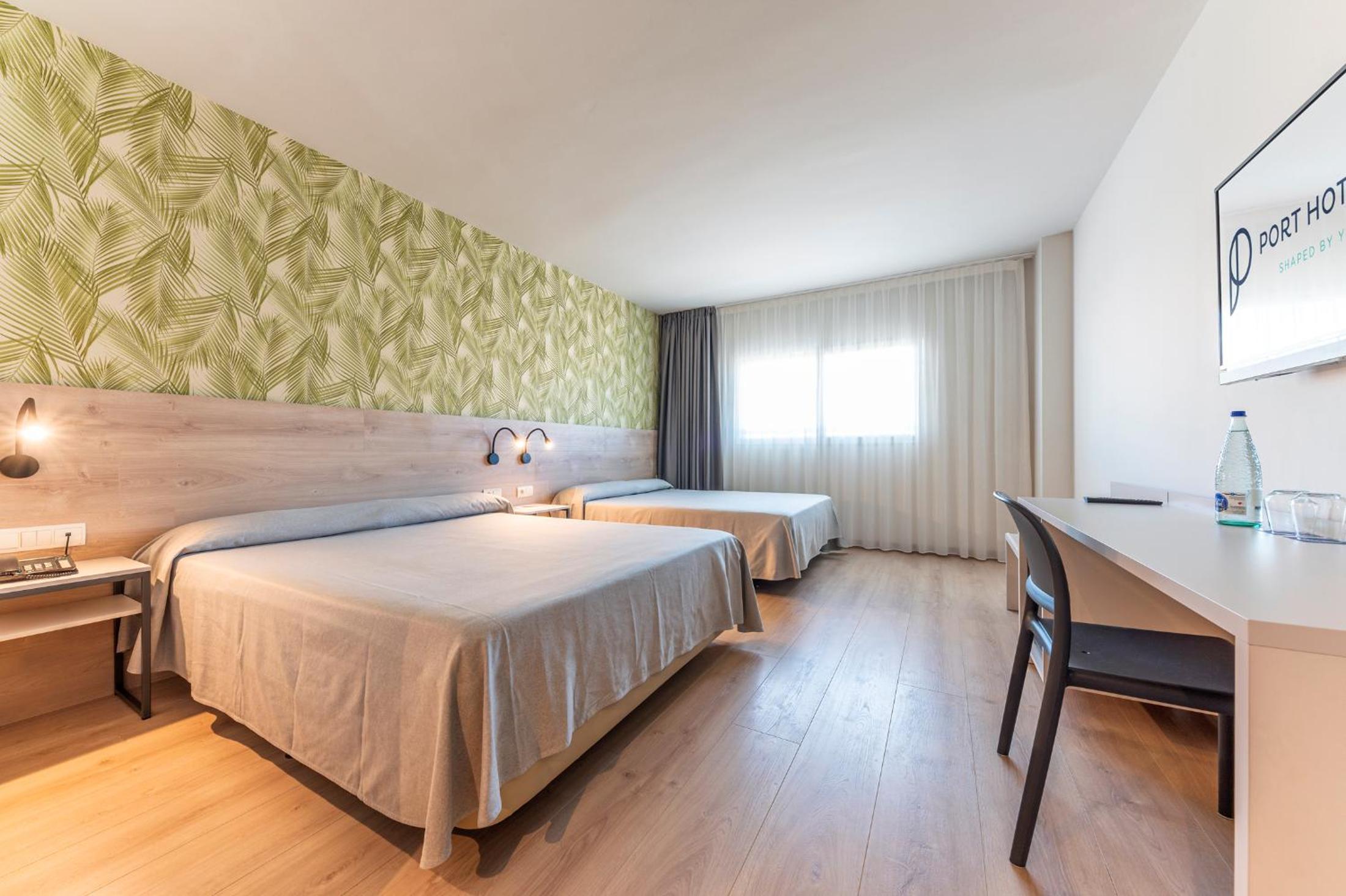 Quadruple Room without Terrace (3 Adults + 1 Child) - Photo 2