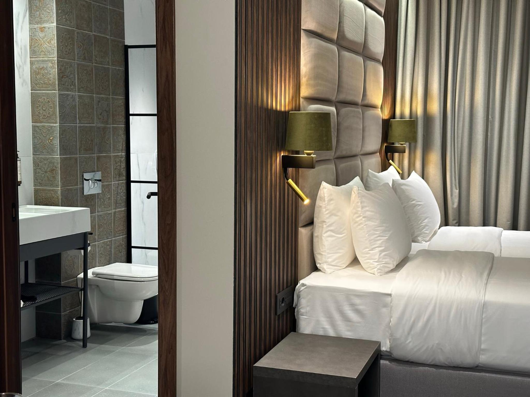 Deluxe Double or Twin Room with Balcony photo 3