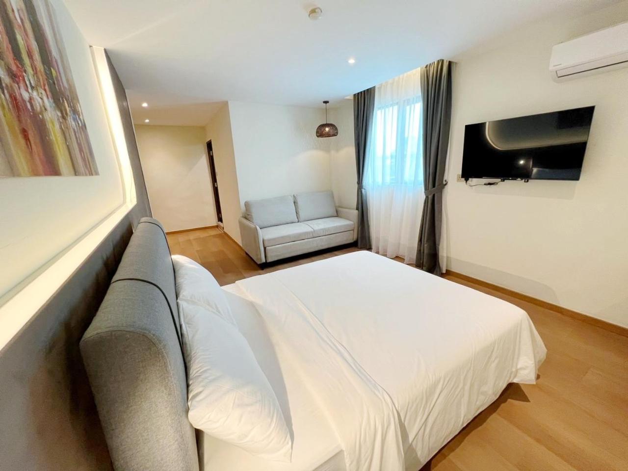 Deluxe Junior Suite - Photo 2