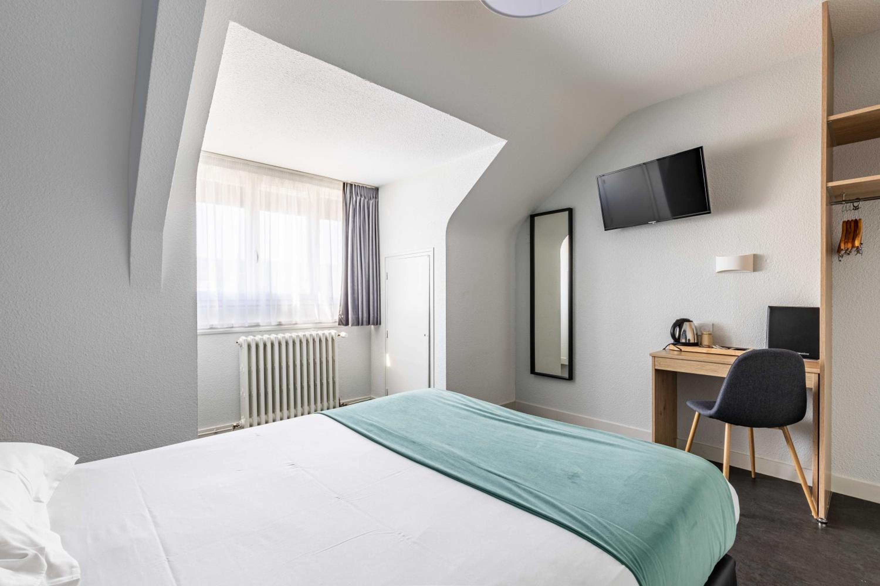 Standard Double Room - Photo 4