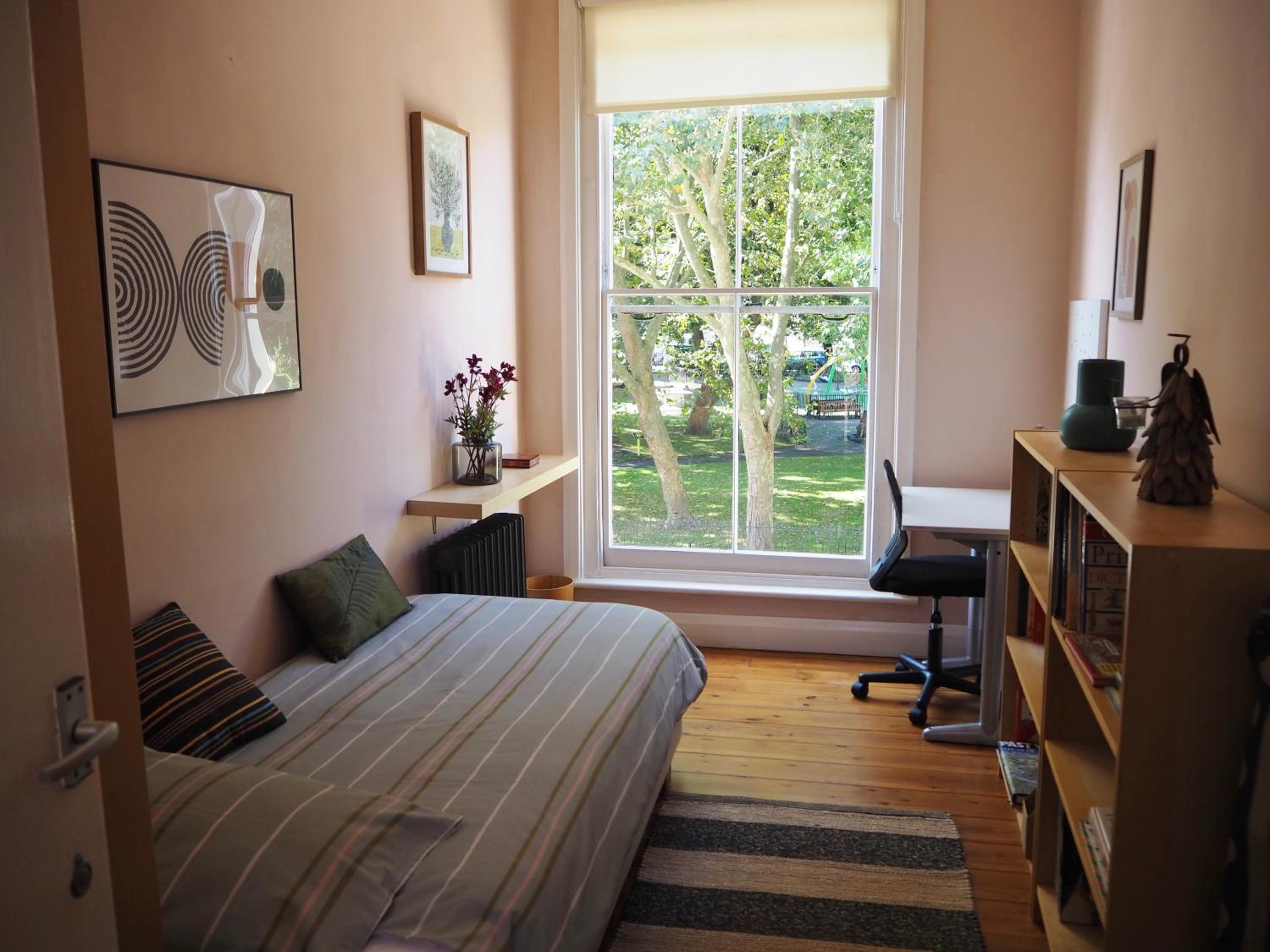 Three-Bedroom House photo 3