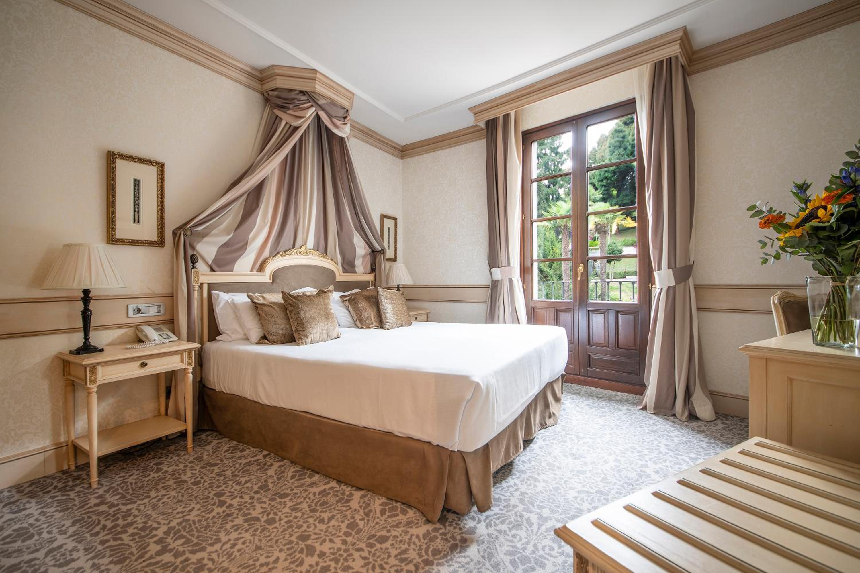 Habitación Doble Clásica con Acceso al Spa (2 Adultos + 1 Niño)