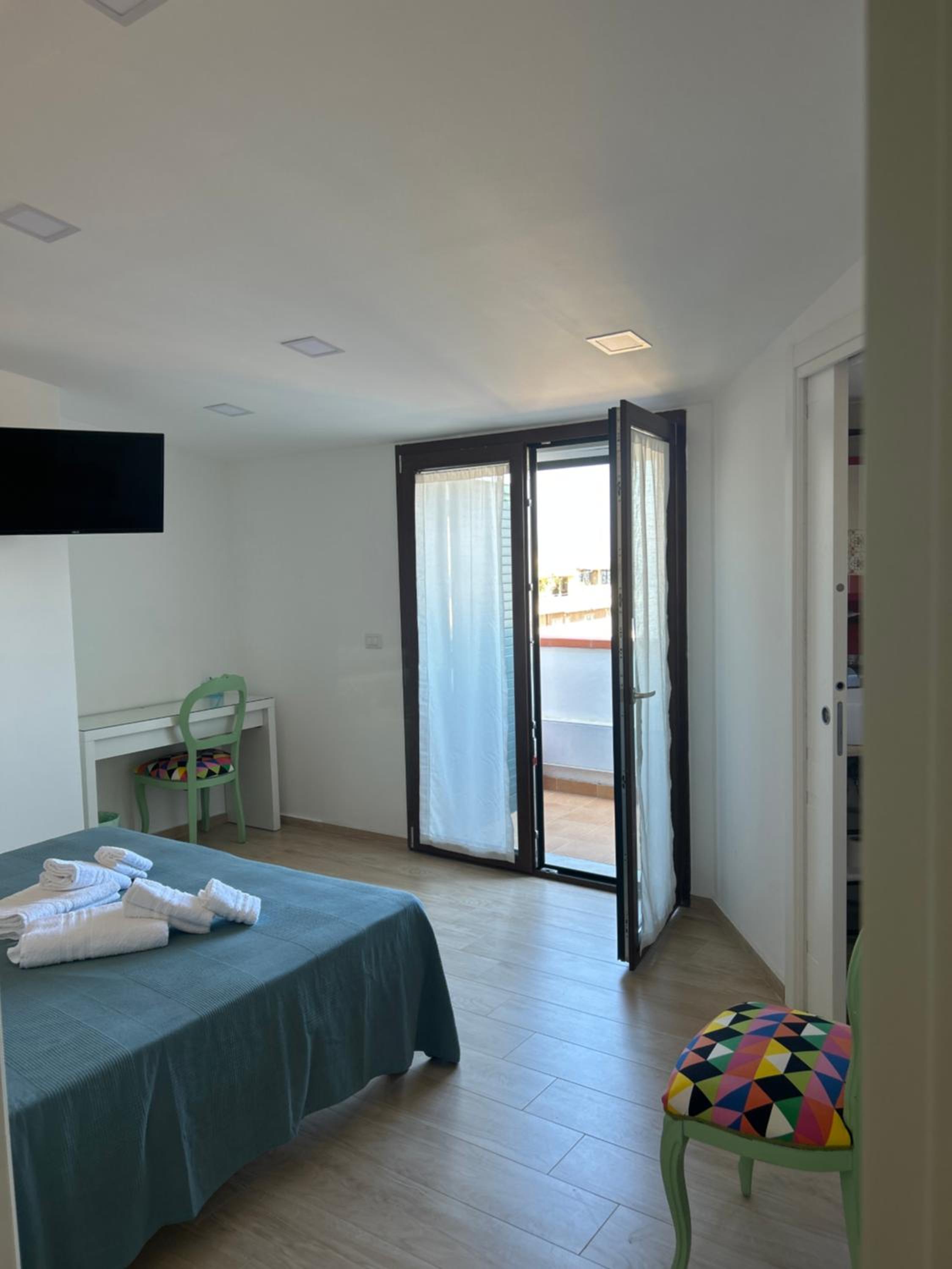 Double or Twin Room with Sea View - Photo 2