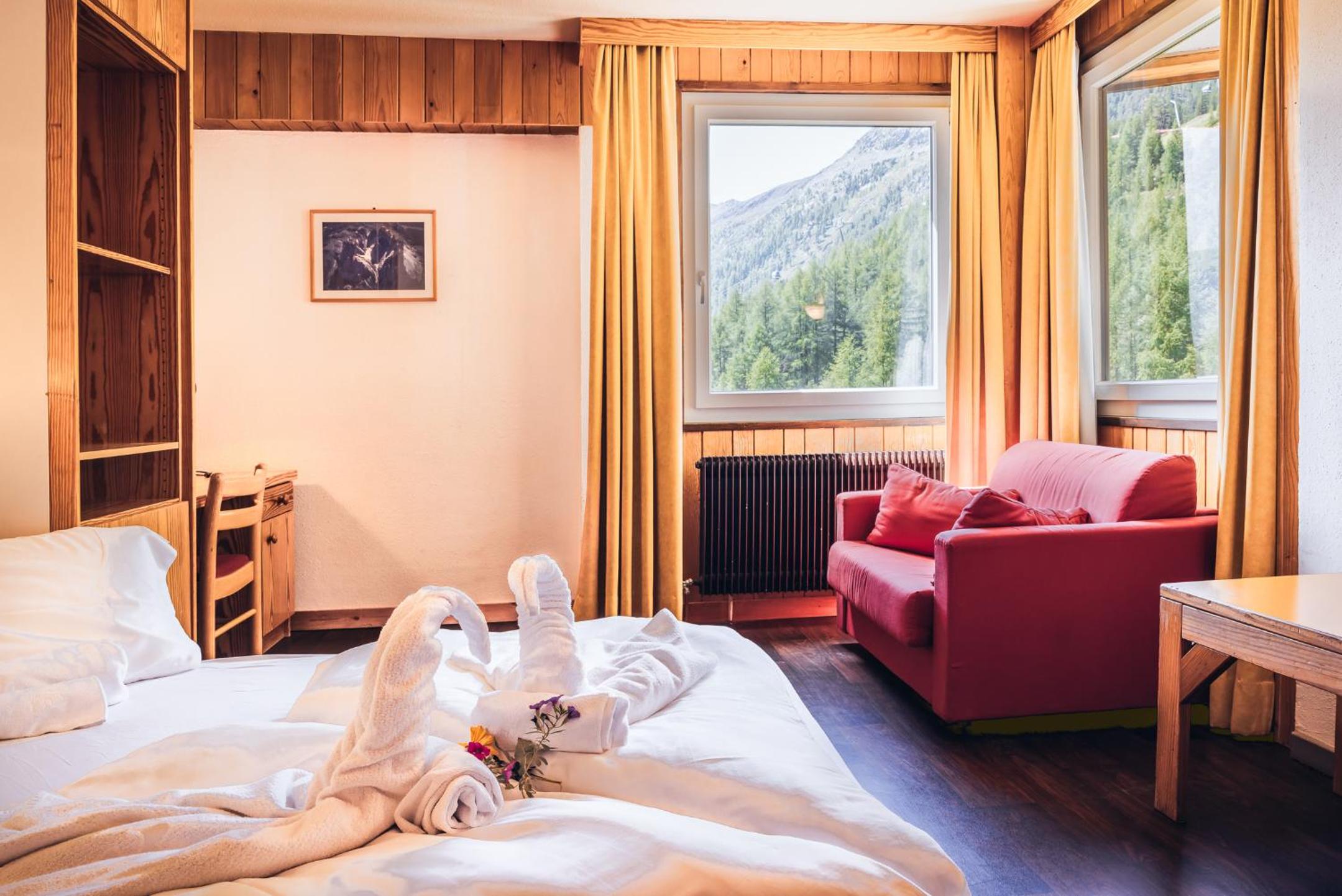 One-Bedroom Apartment (5 Adults)